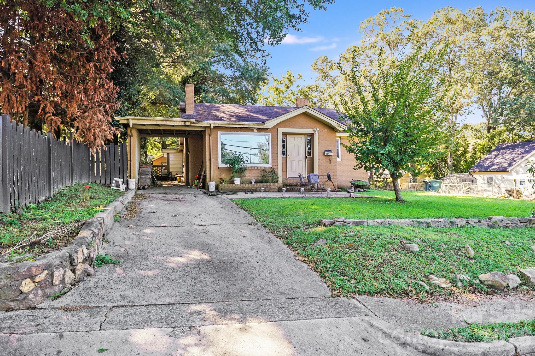 809 W Mauney Avenue — Gastonia