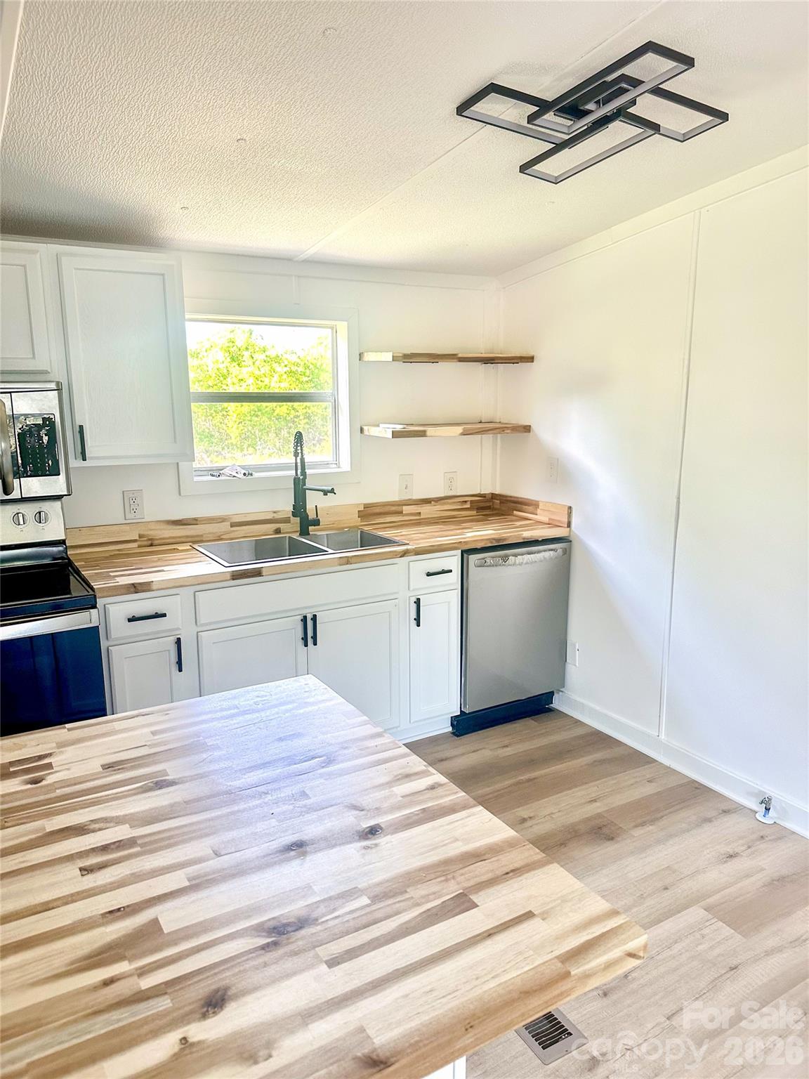 2976 Stephens Road — Bethune