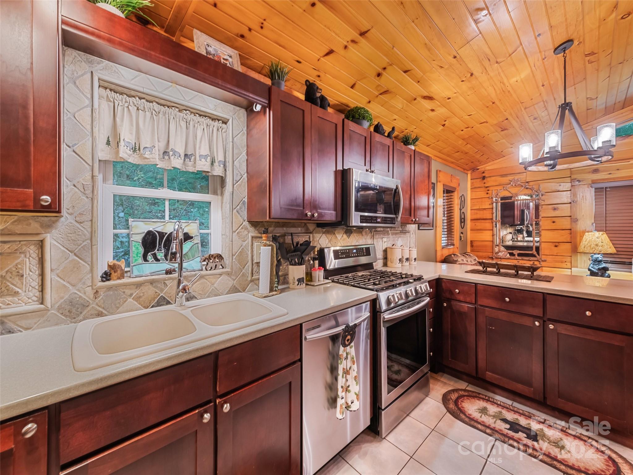 839 Wolf Laurel Drive — Maggie Valley