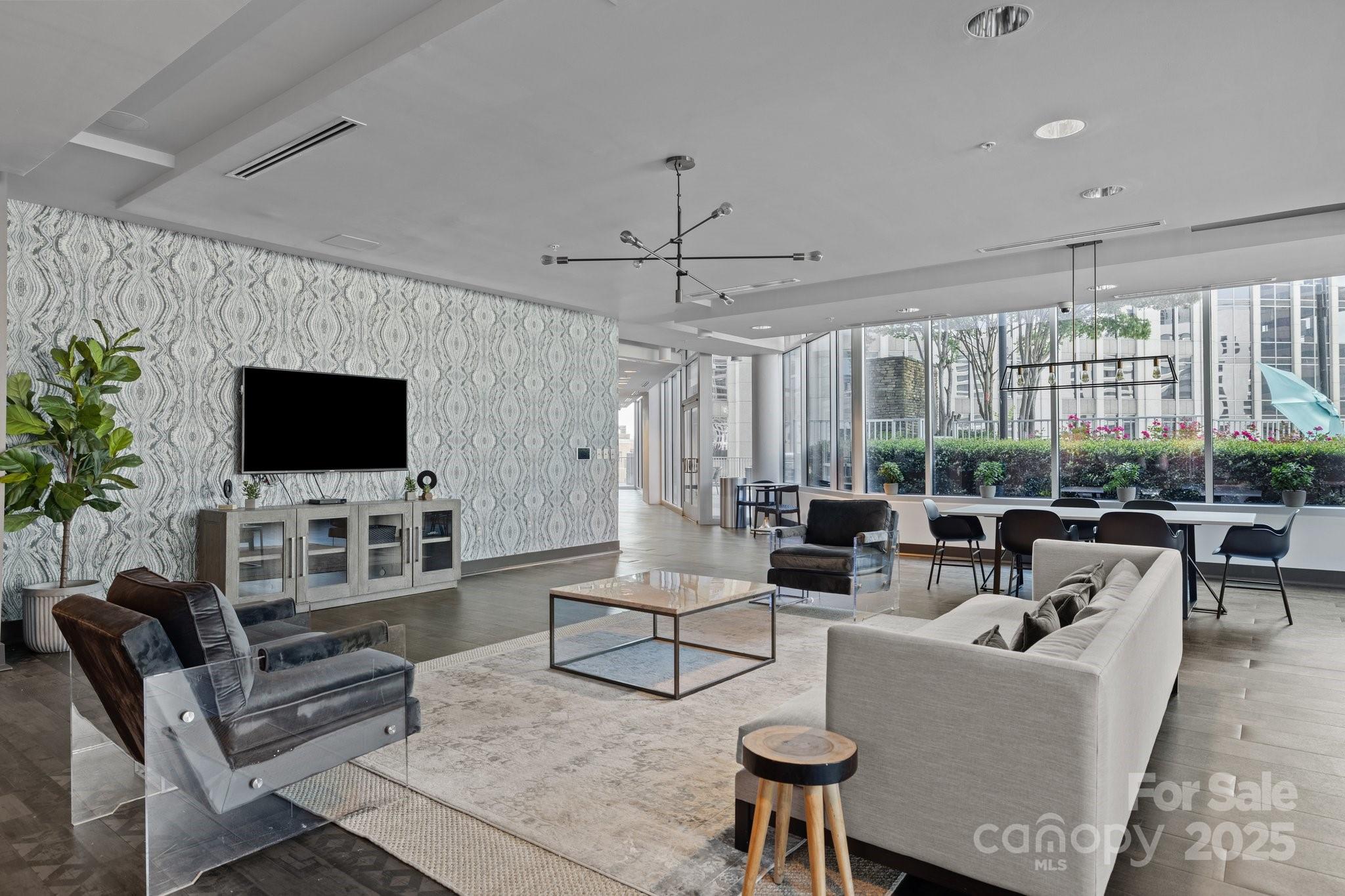 210 N Church Street #1105 — Charlotte