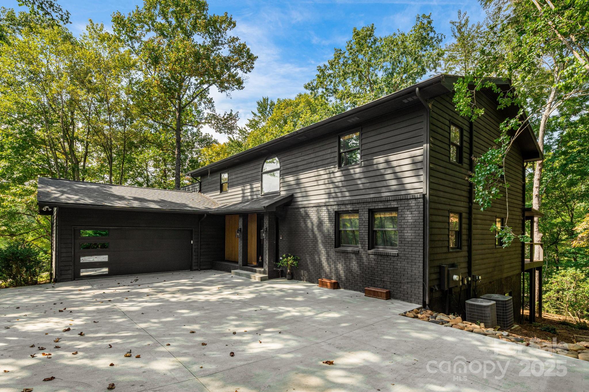 131 Jonadel Court — Lake Lure