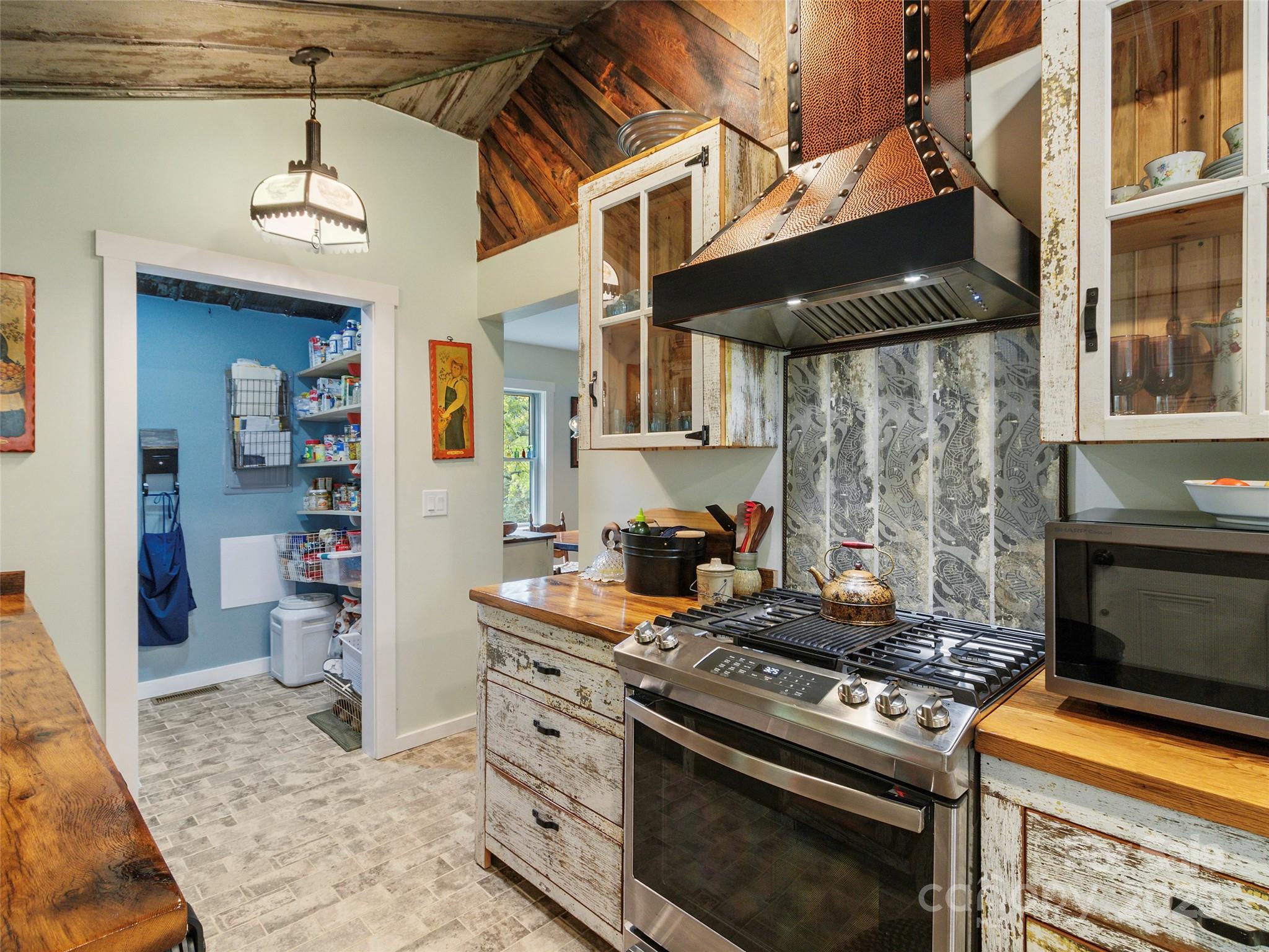 407 Terrell Drive — Bakersville