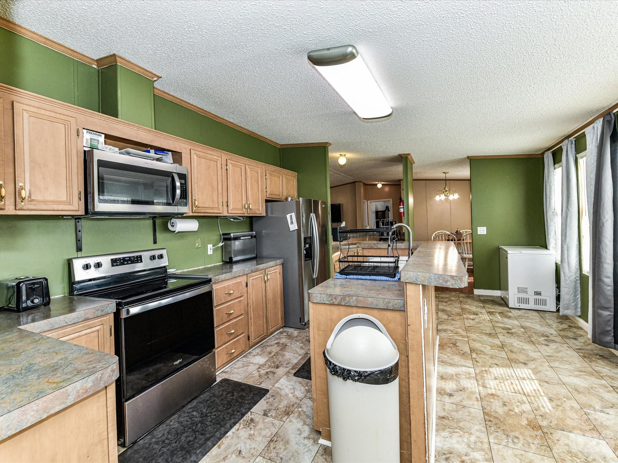 1565 Foxbrook Circle — Lancaster