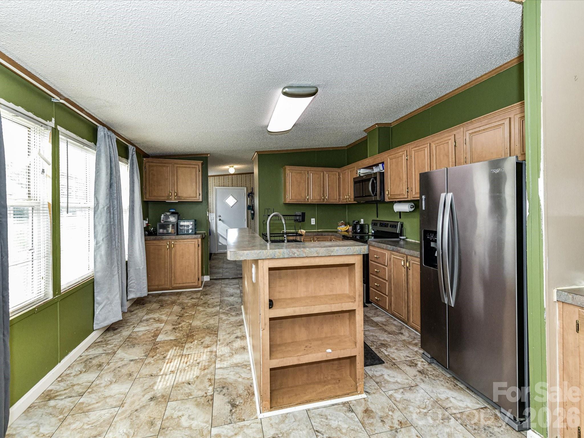 1565 Foxbrook Circle — Lancaster