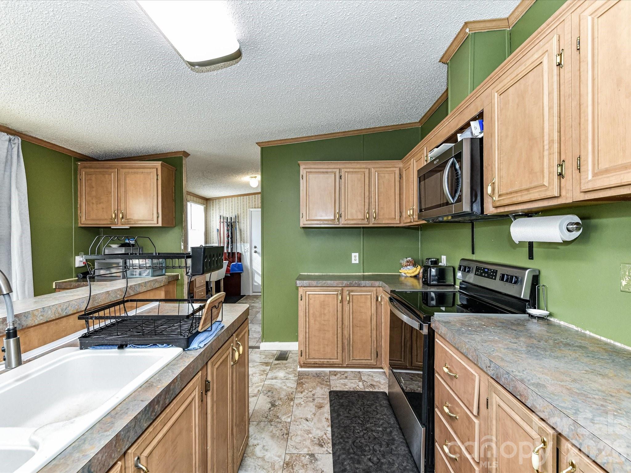 1565 Foxbrook Circle — Lancaster