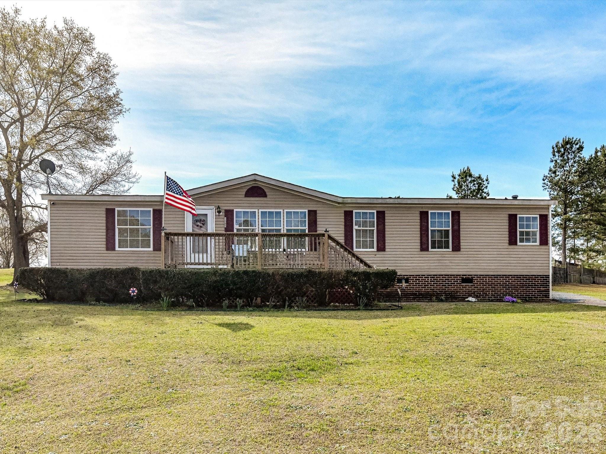 1565 Foxbrook Circle — Lancaster