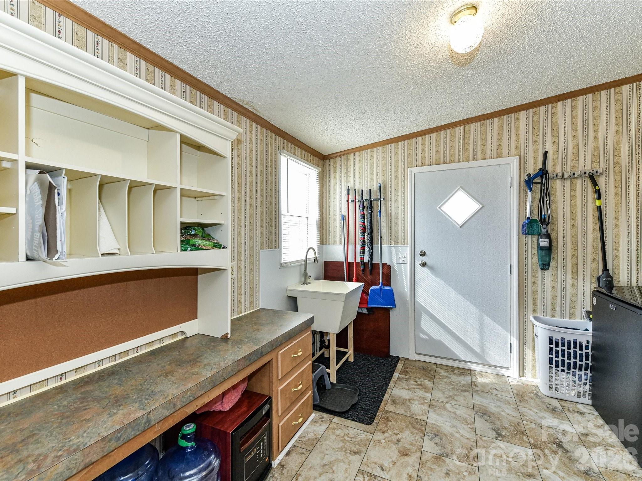 1565 Foxbrook Circle — Lancaster