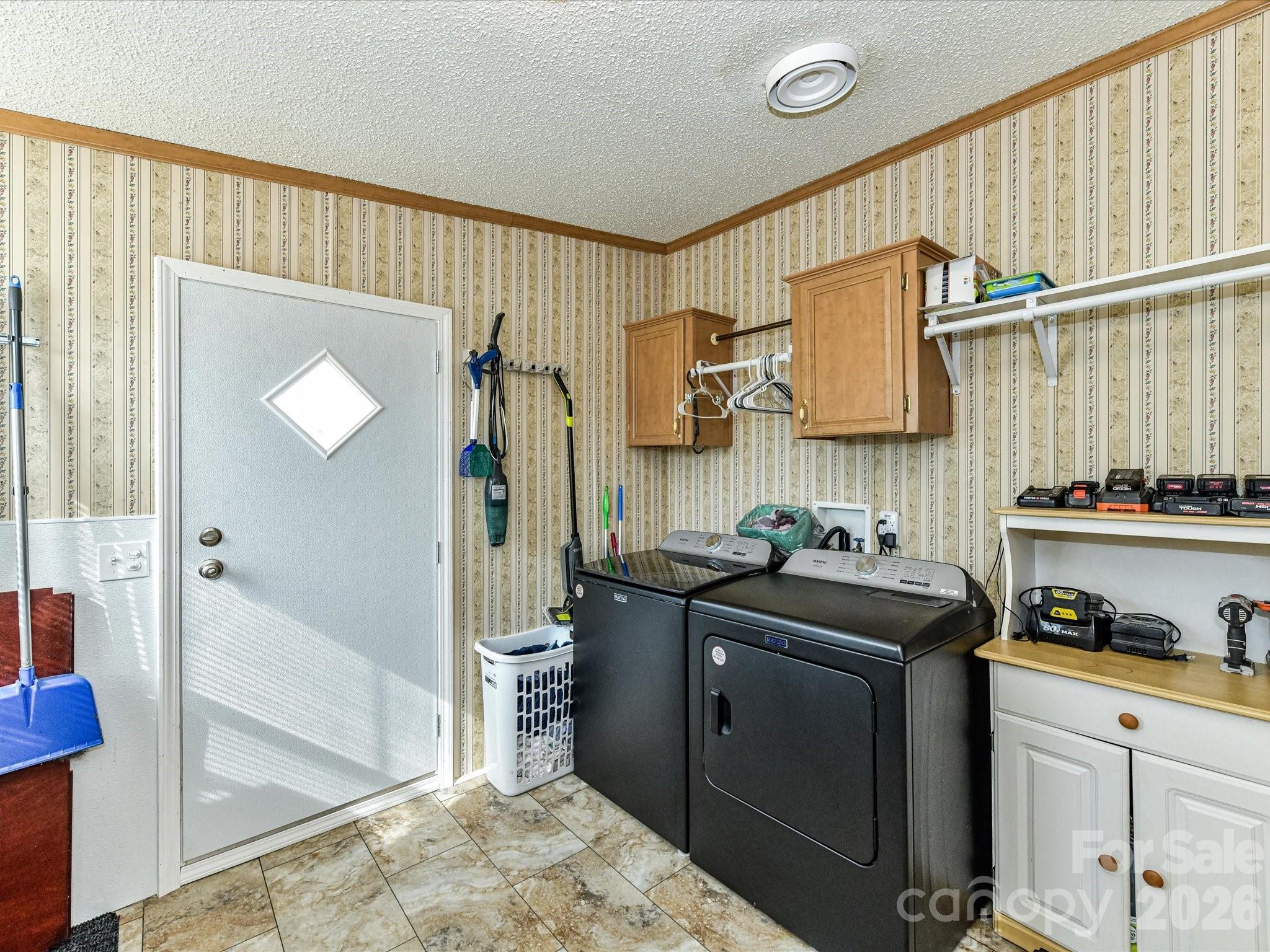 1565 Foxbrook Circle — Lancaster