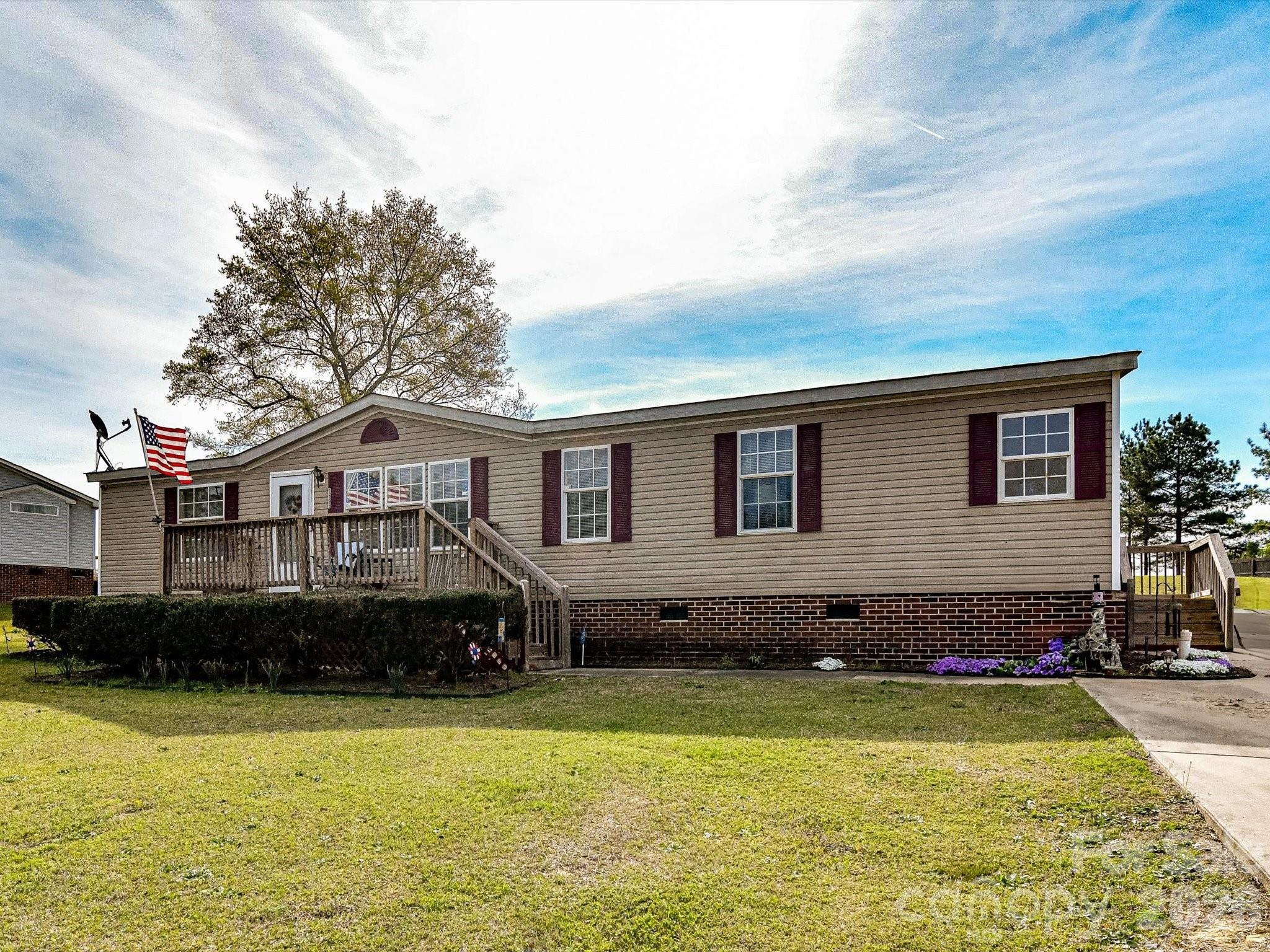 1565 Foxbrook Circle — Lancaster