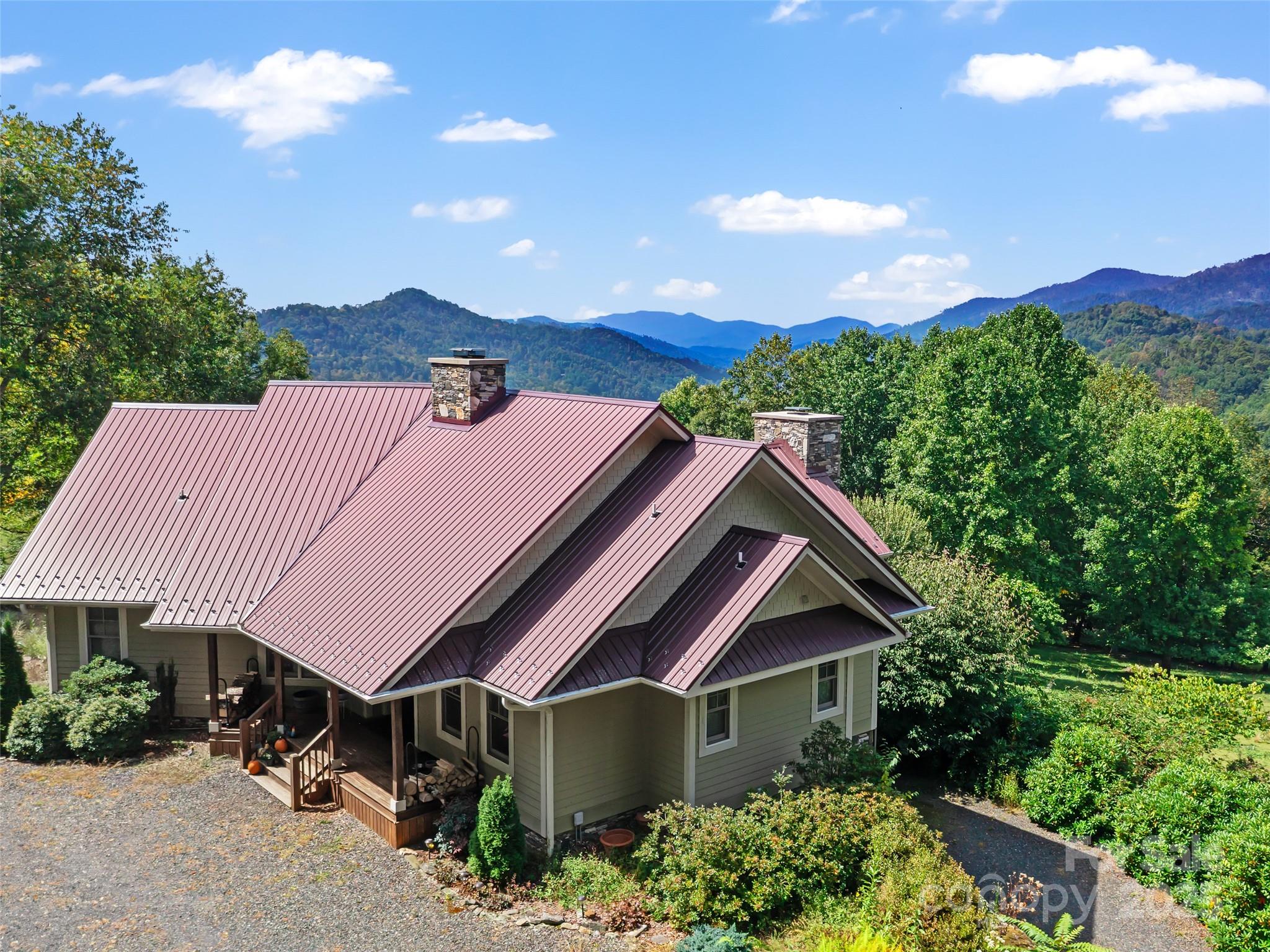 1992 Green Creek Road — Bakersville