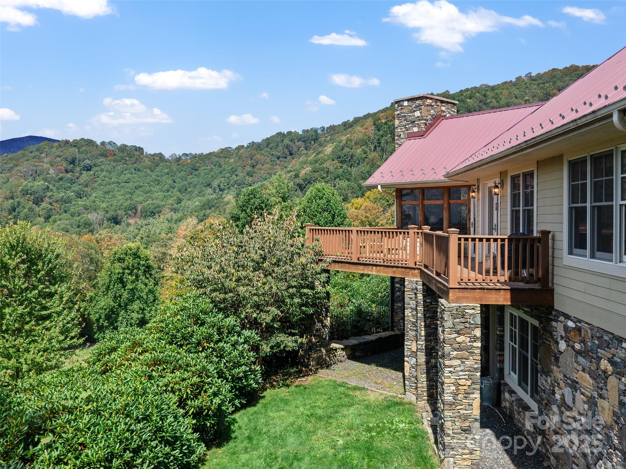 1992 Green Creek Road — Bakersville