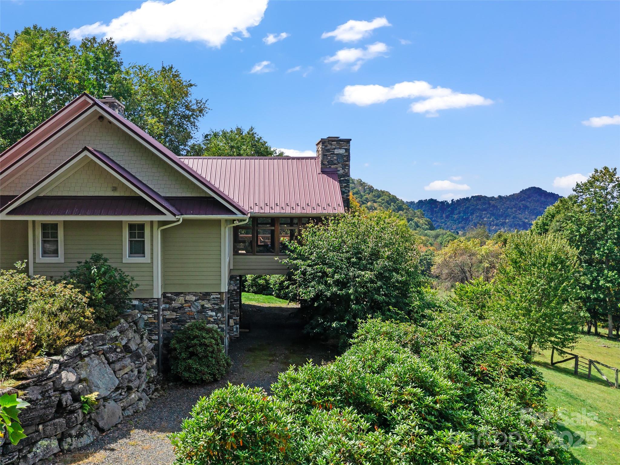 1992 Green Creek Road — Bakersville