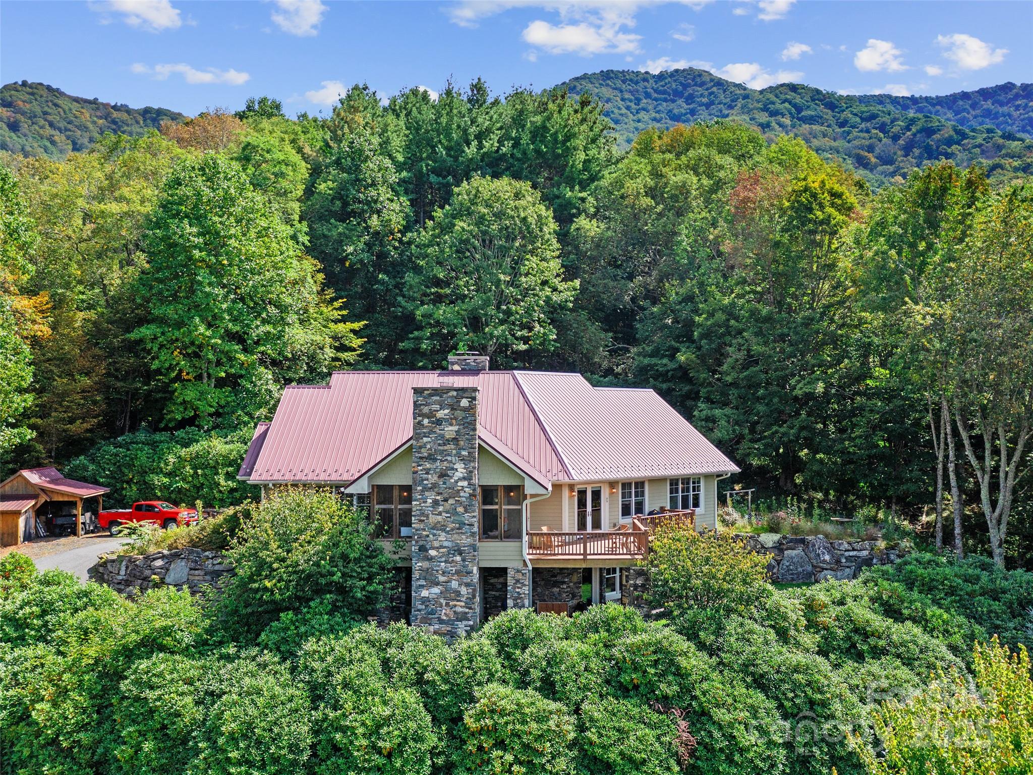 1992 Green Creek Road — Bakersville