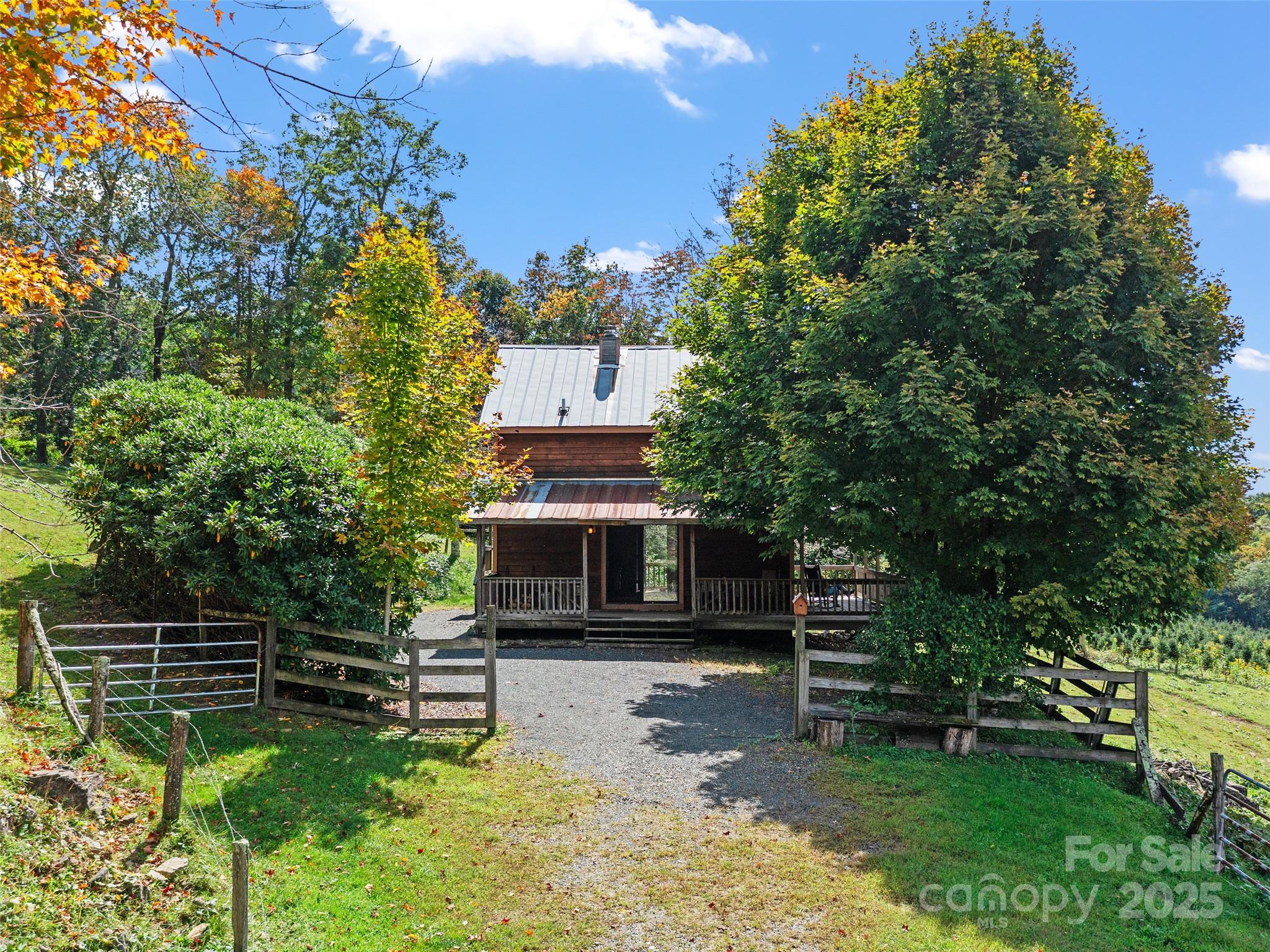 1992 Green Creek Road — Bakersville
