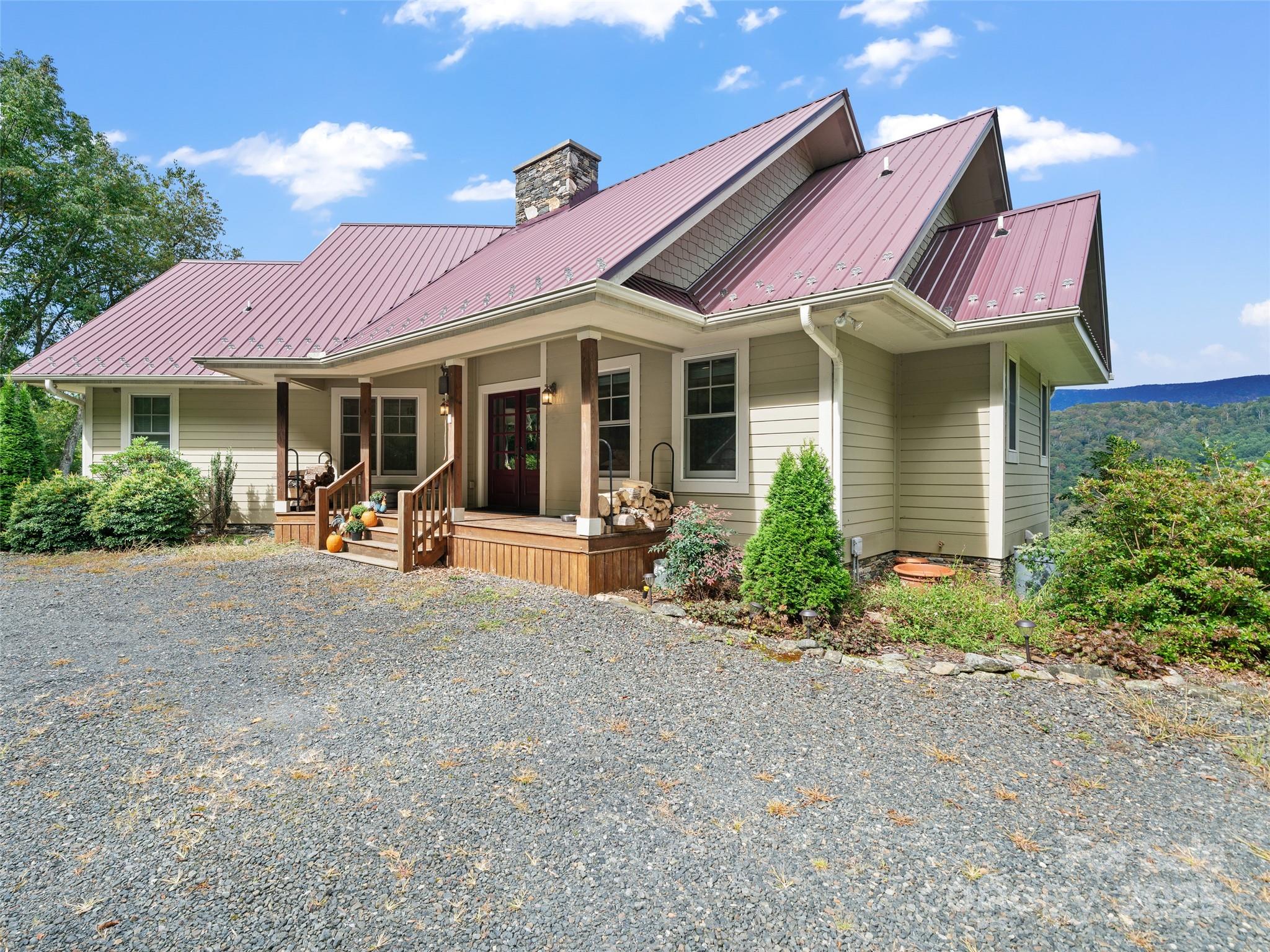 1992 Green Creek Road — Bakersville