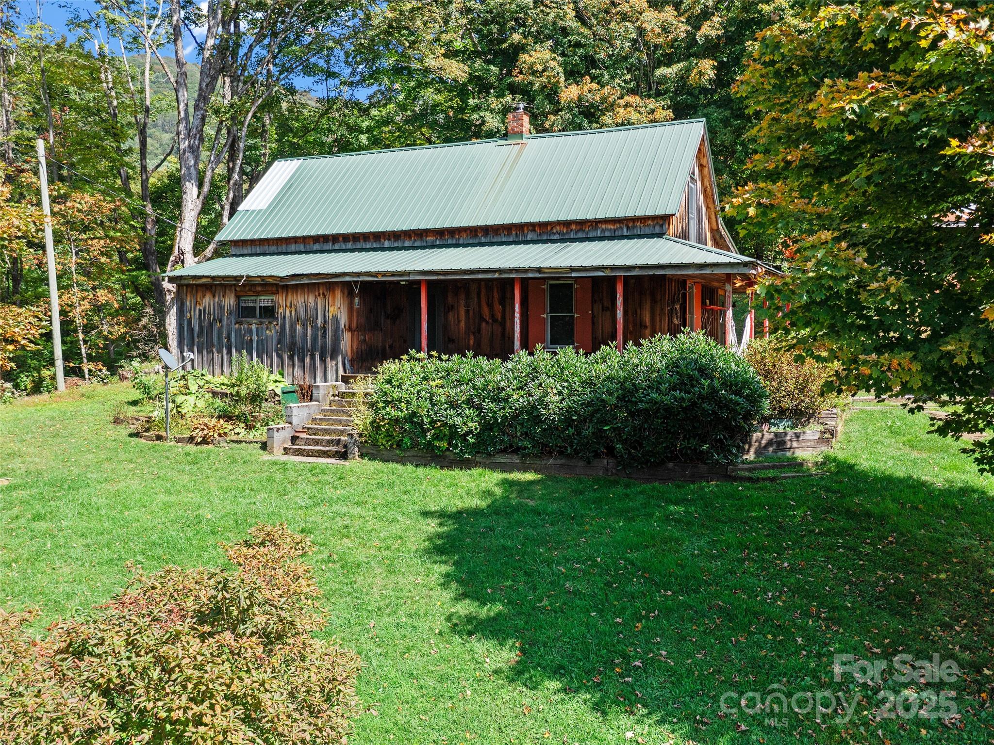 1992 Green Creek Road — Bakersville