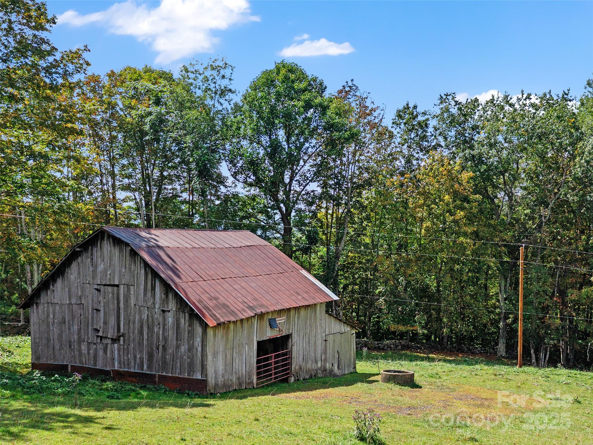 1992 Green Creek Road — Bakersville