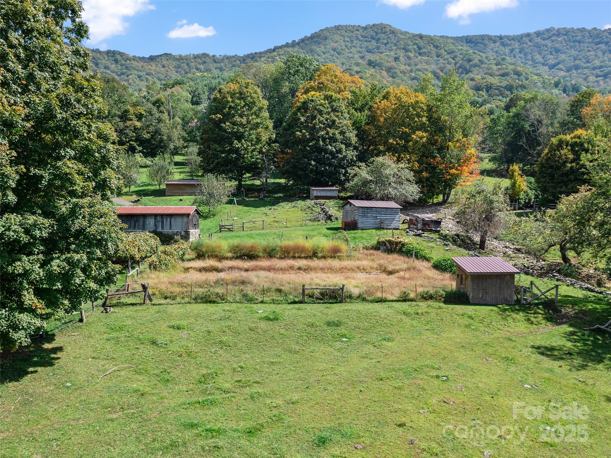 1992 Green Creek Road — Bakersville