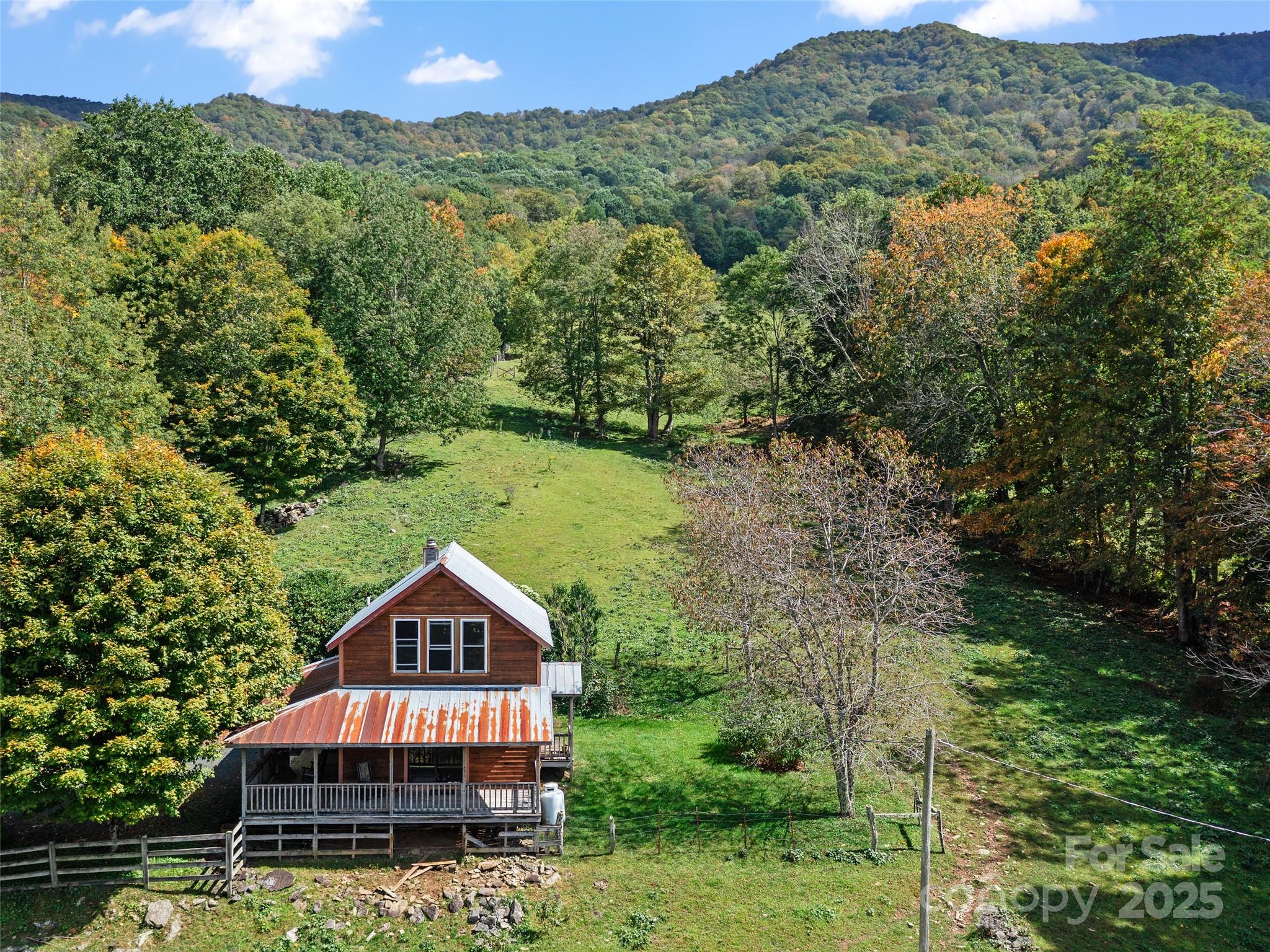 1992 Green Creek Road — Bakersville