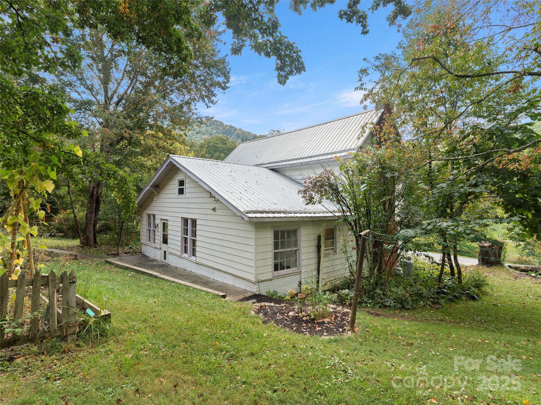 27 Barkn Cove — Canton