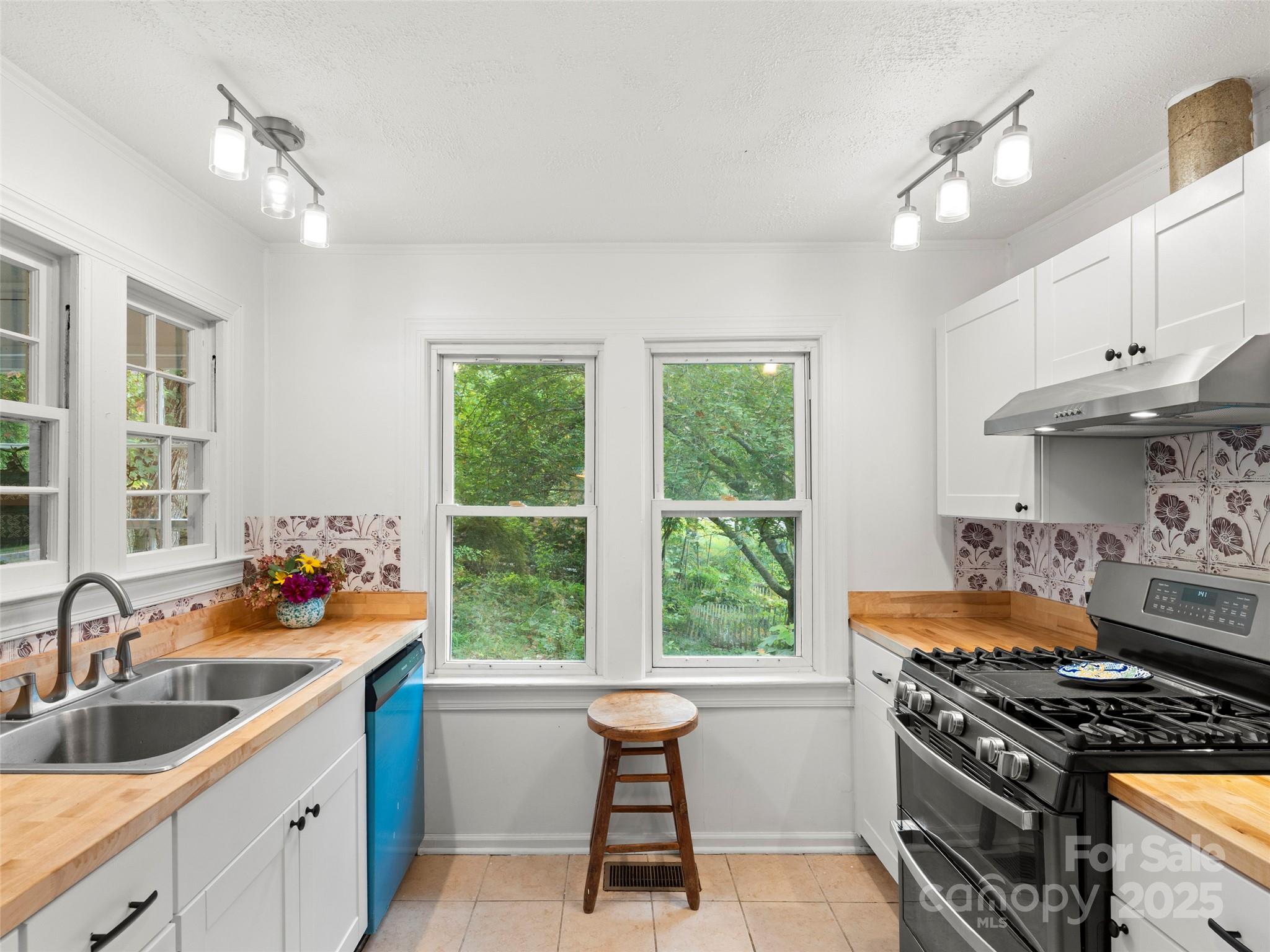 27 Barkn Cove — Canton