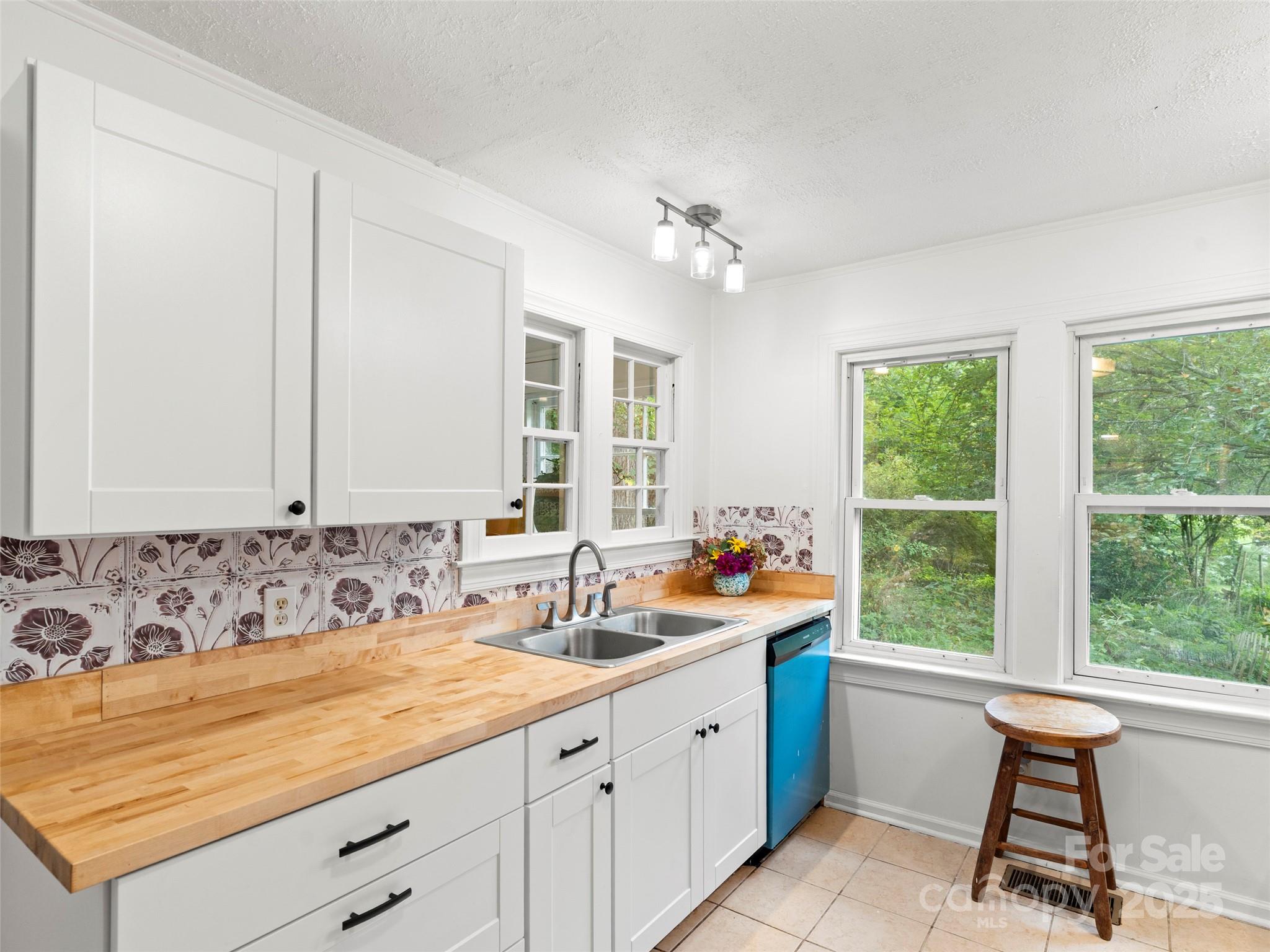 27 Barkn Cove — Canton