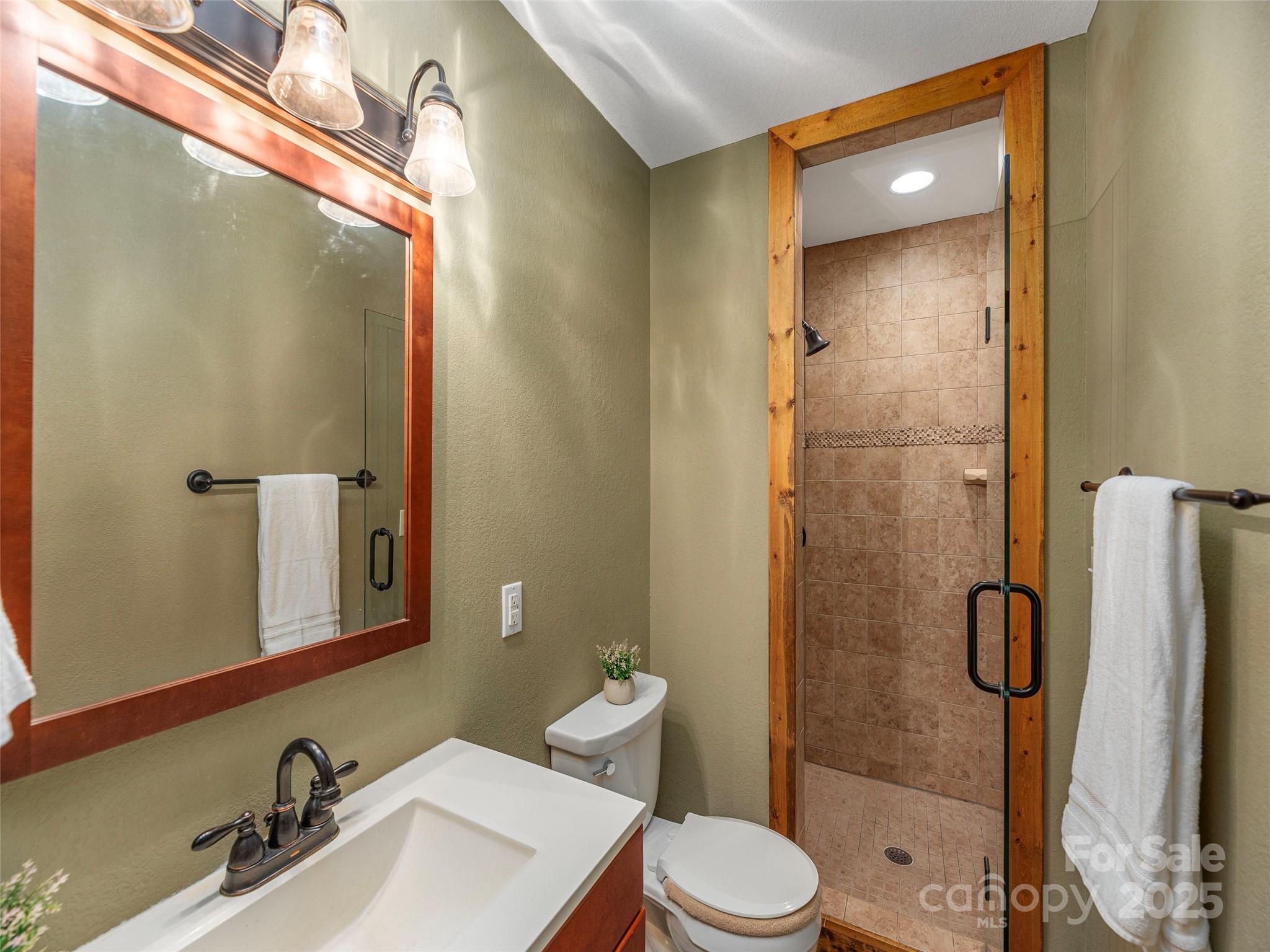 27 Little Roundtop Road — Clyde