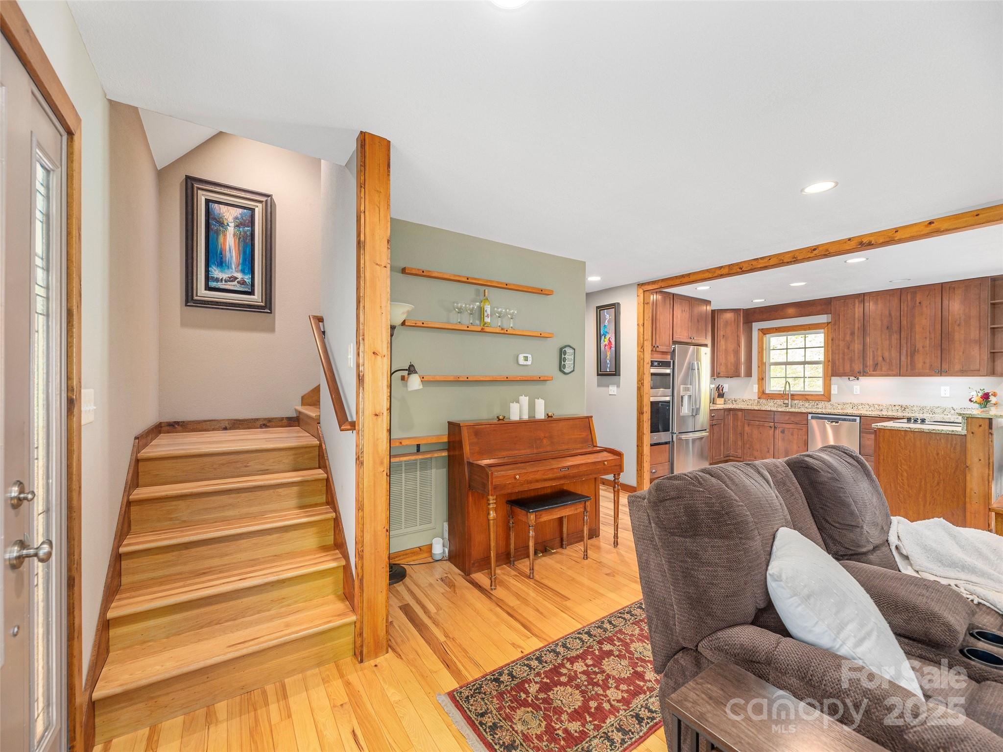 27 Little Roundtop Road — Clyde