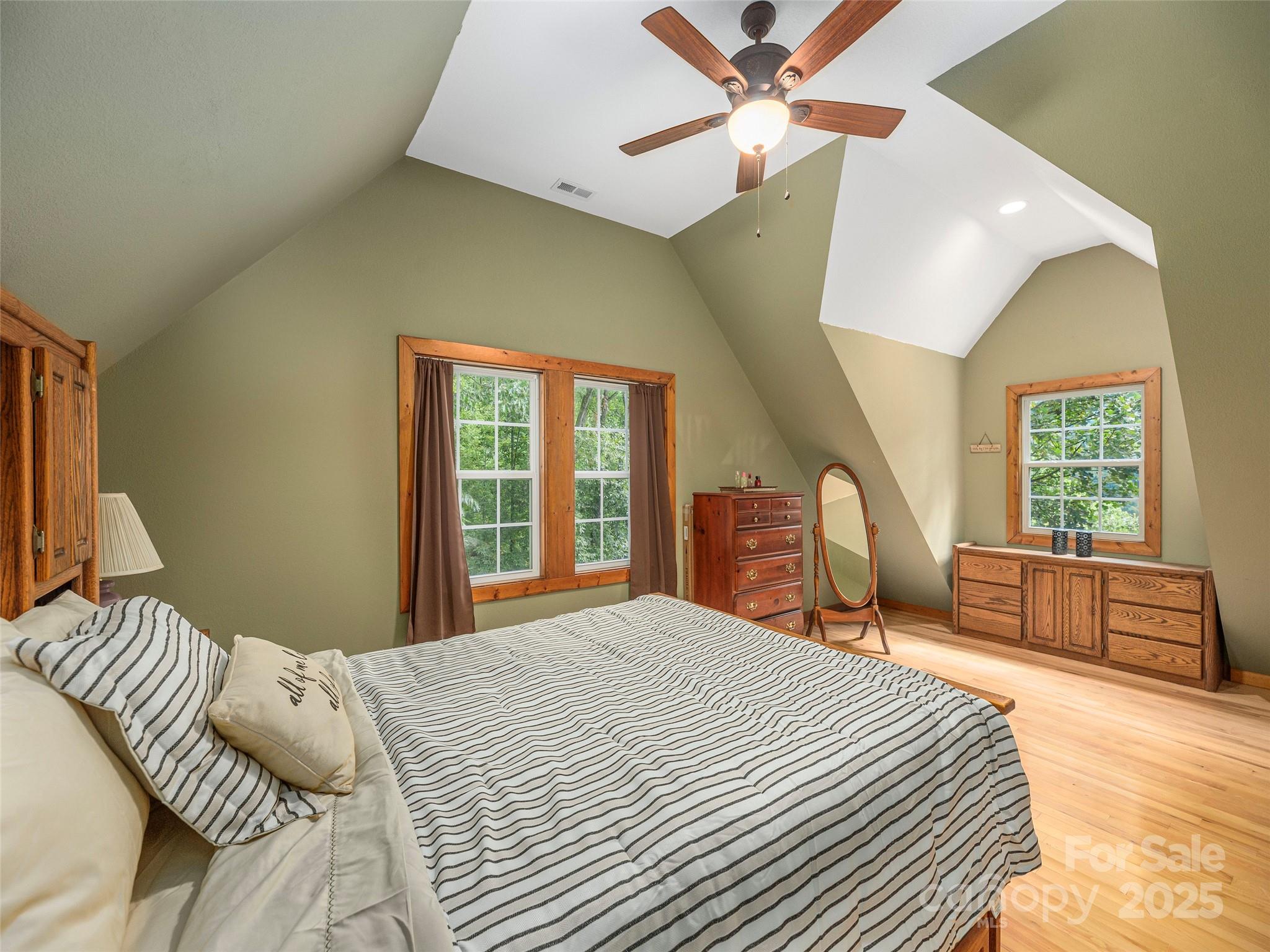 27 Little Roundtop Road — Clyde
