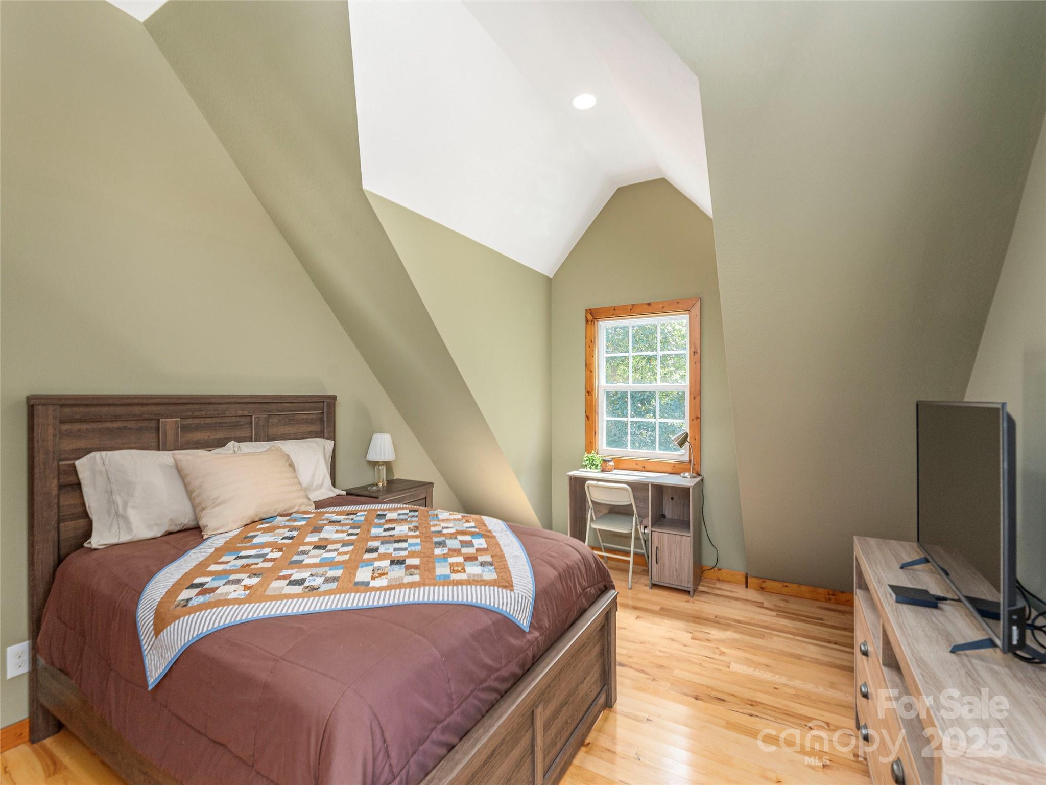 27 Little Roundtop Road — Clyde