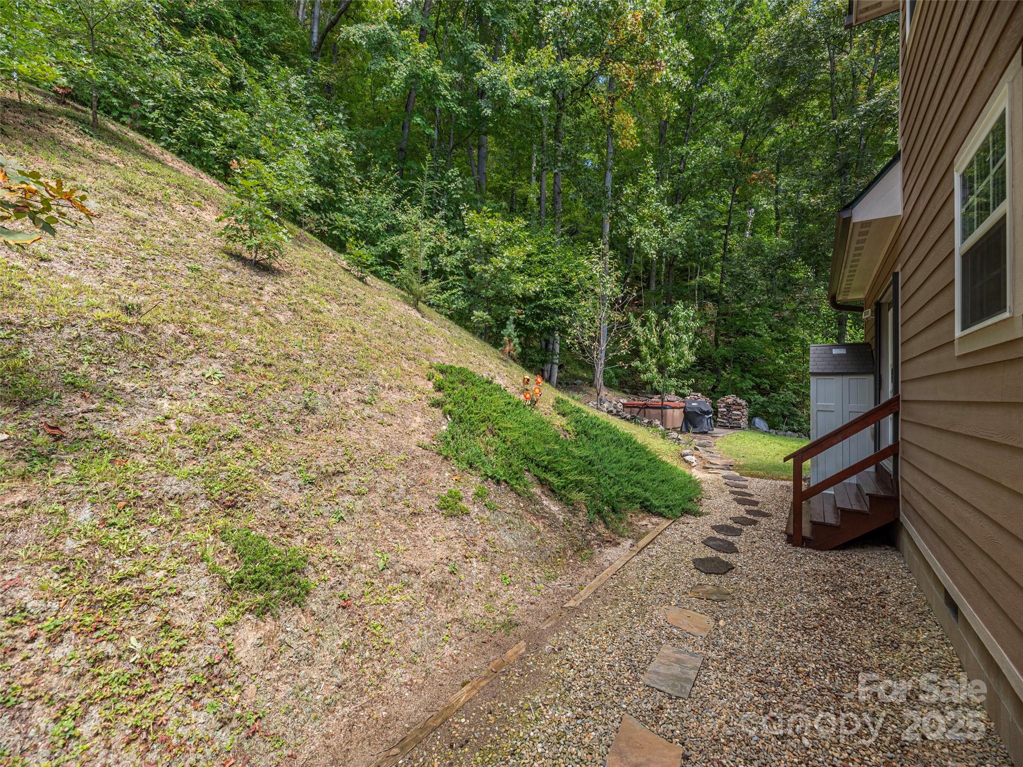 27 Little Roundtop Road — Clyde