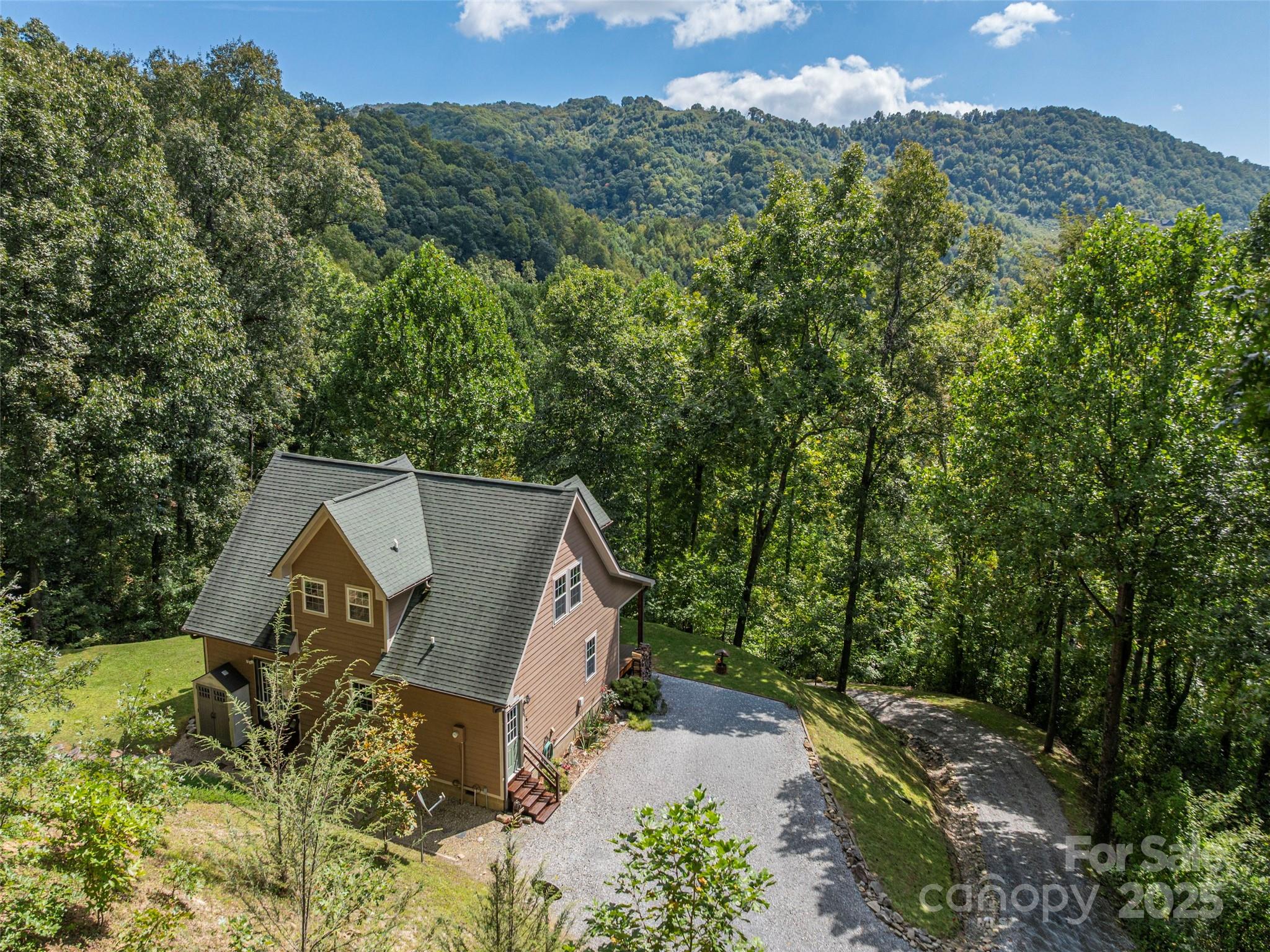 27 Little Roundtop Road — Clyde