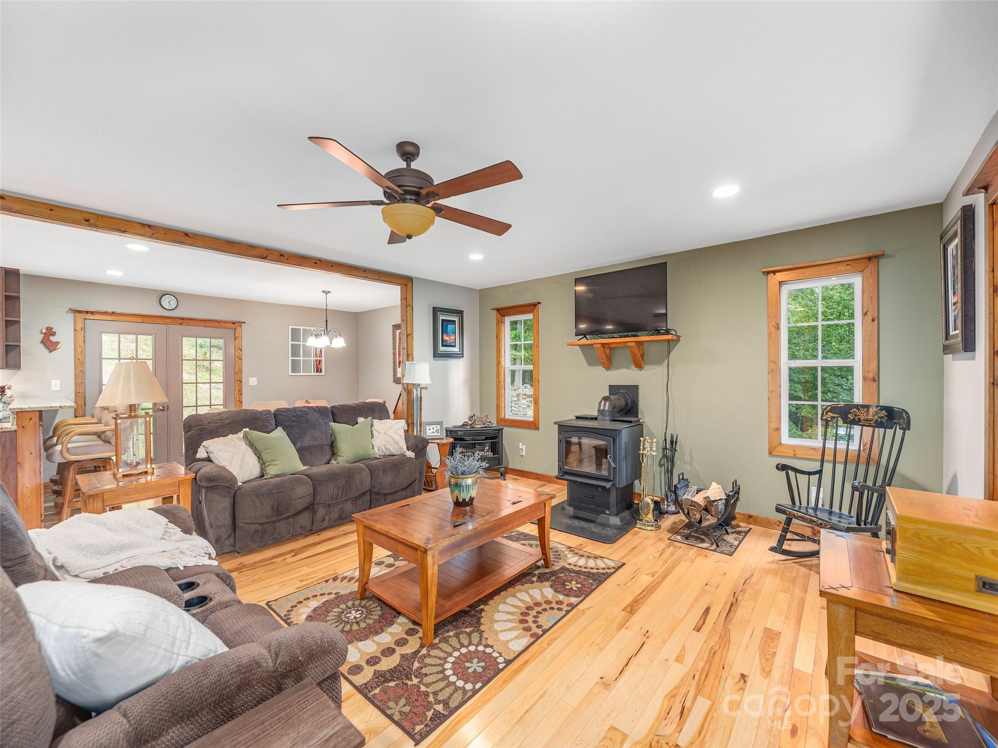 27 Little Roundtop Road — Clyde