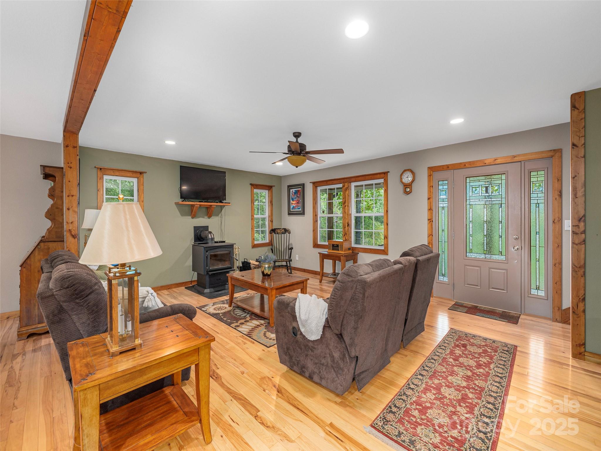 27 Little Roundtop Road — Clyde