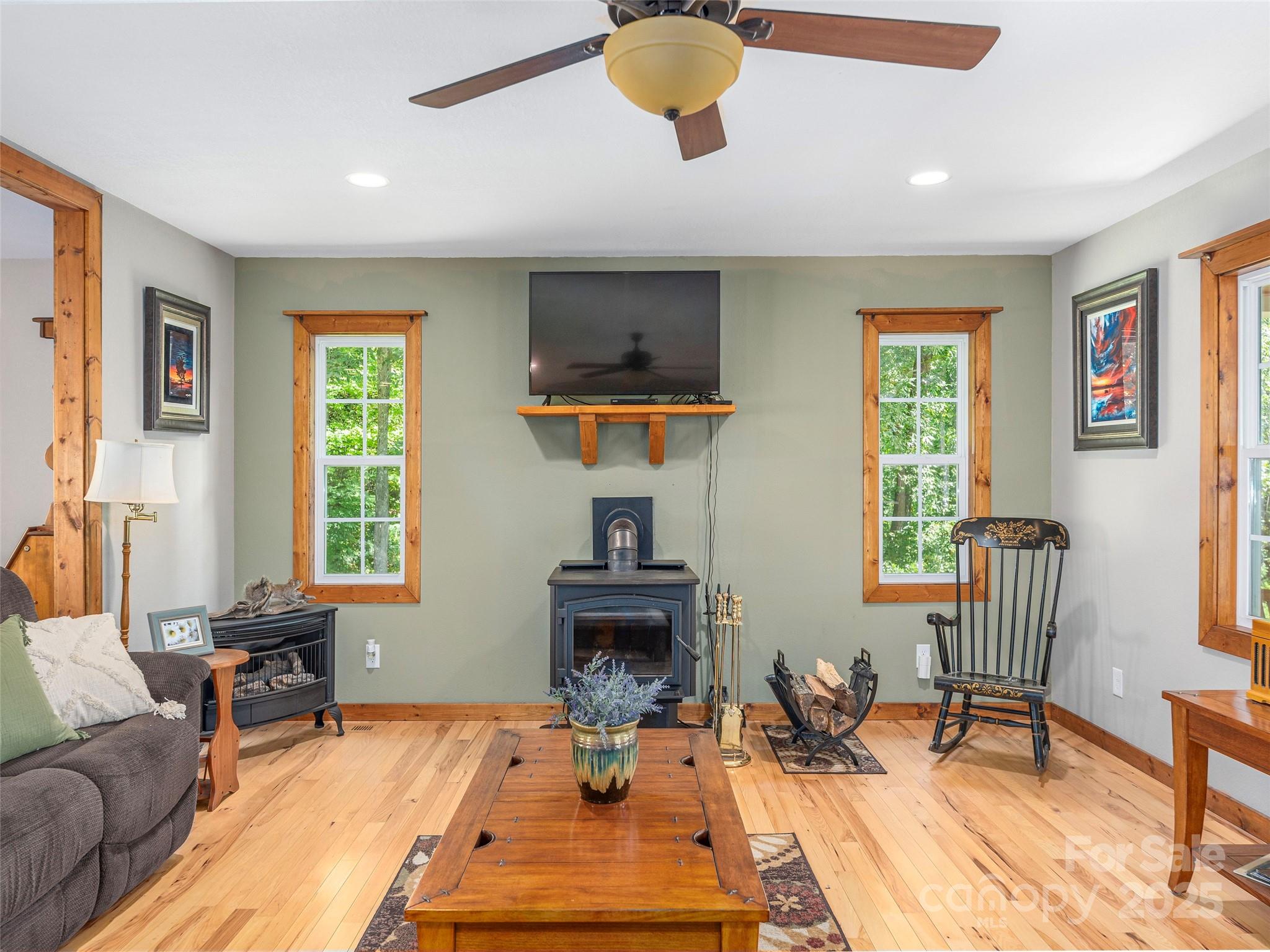27 Little Roundtop Road — Clyde