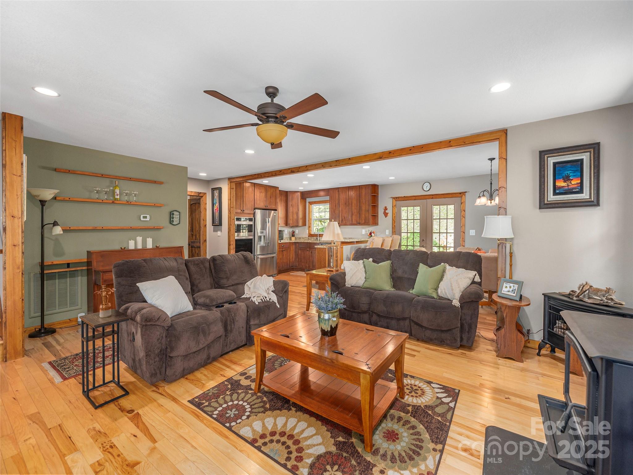 27 Little Roundtop Road — Clyde