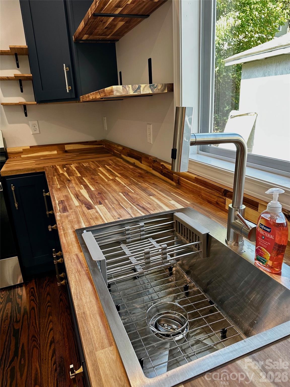 11 Martel Lane — Asheville