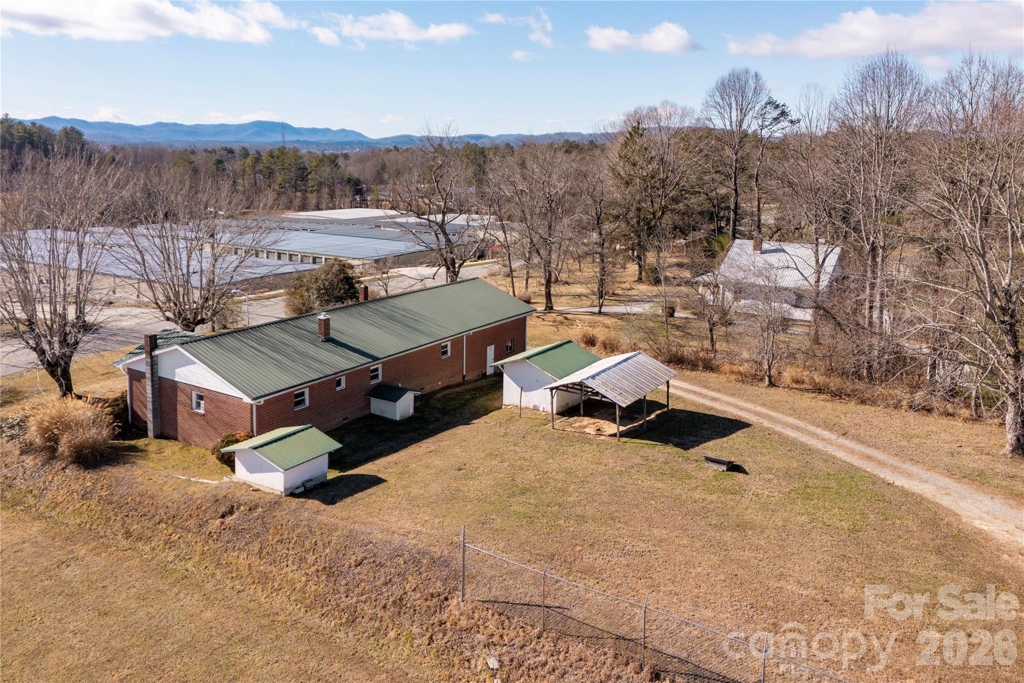 22 Madrid Lane — Hendersonville