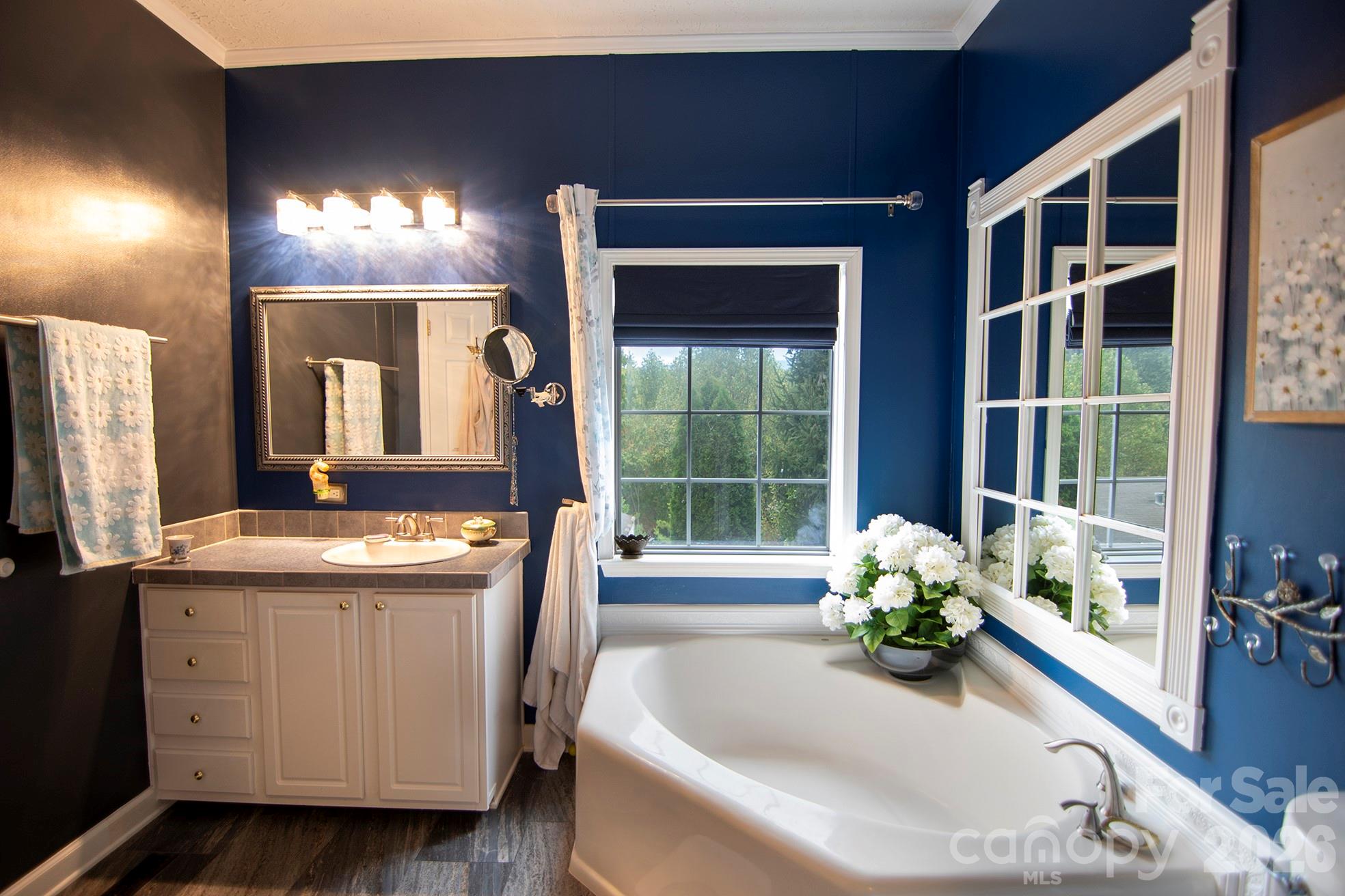 304 Golden Aster Road — Swannanoa