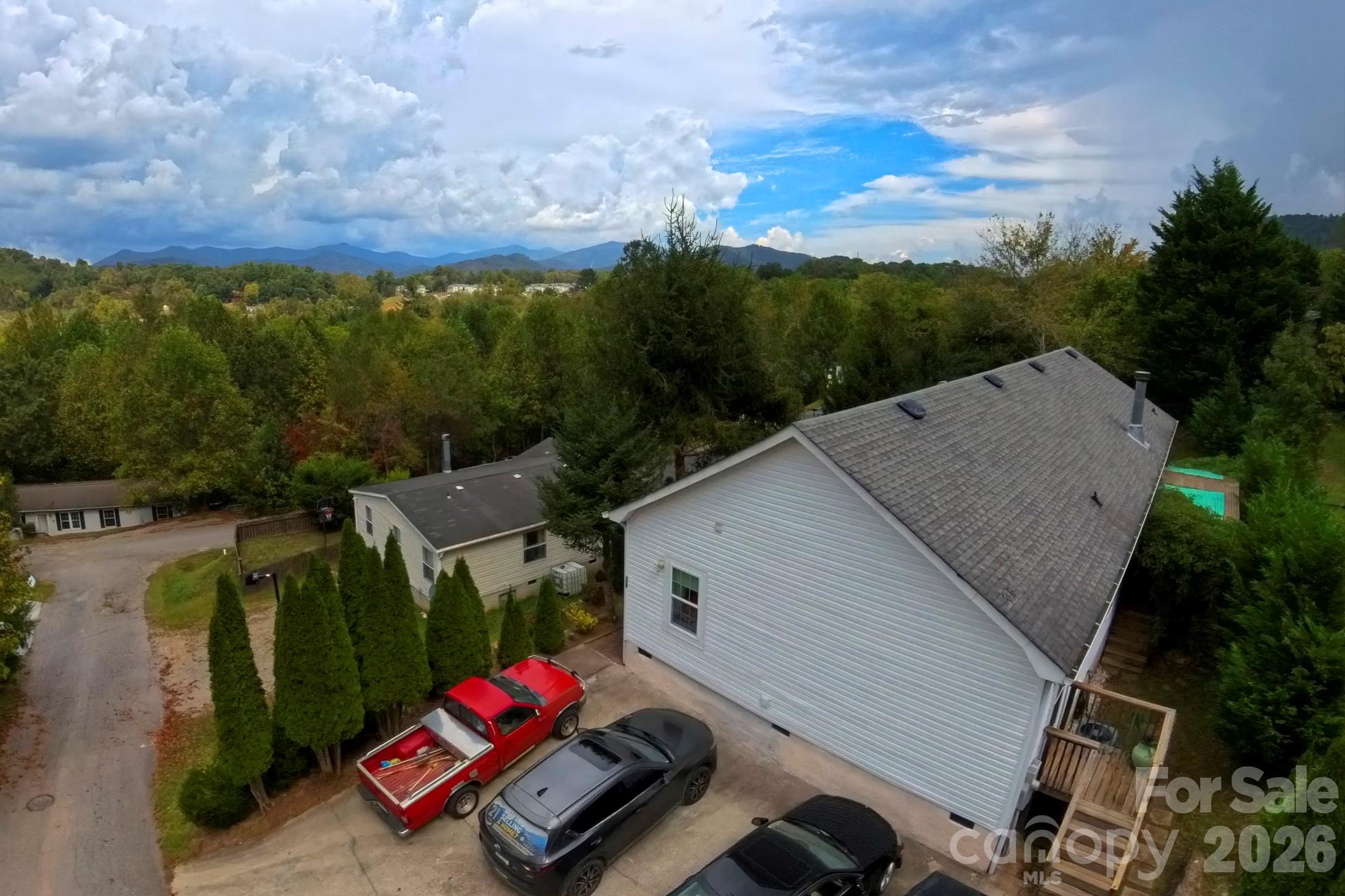 304 Golden Aster Road — Swannanoa