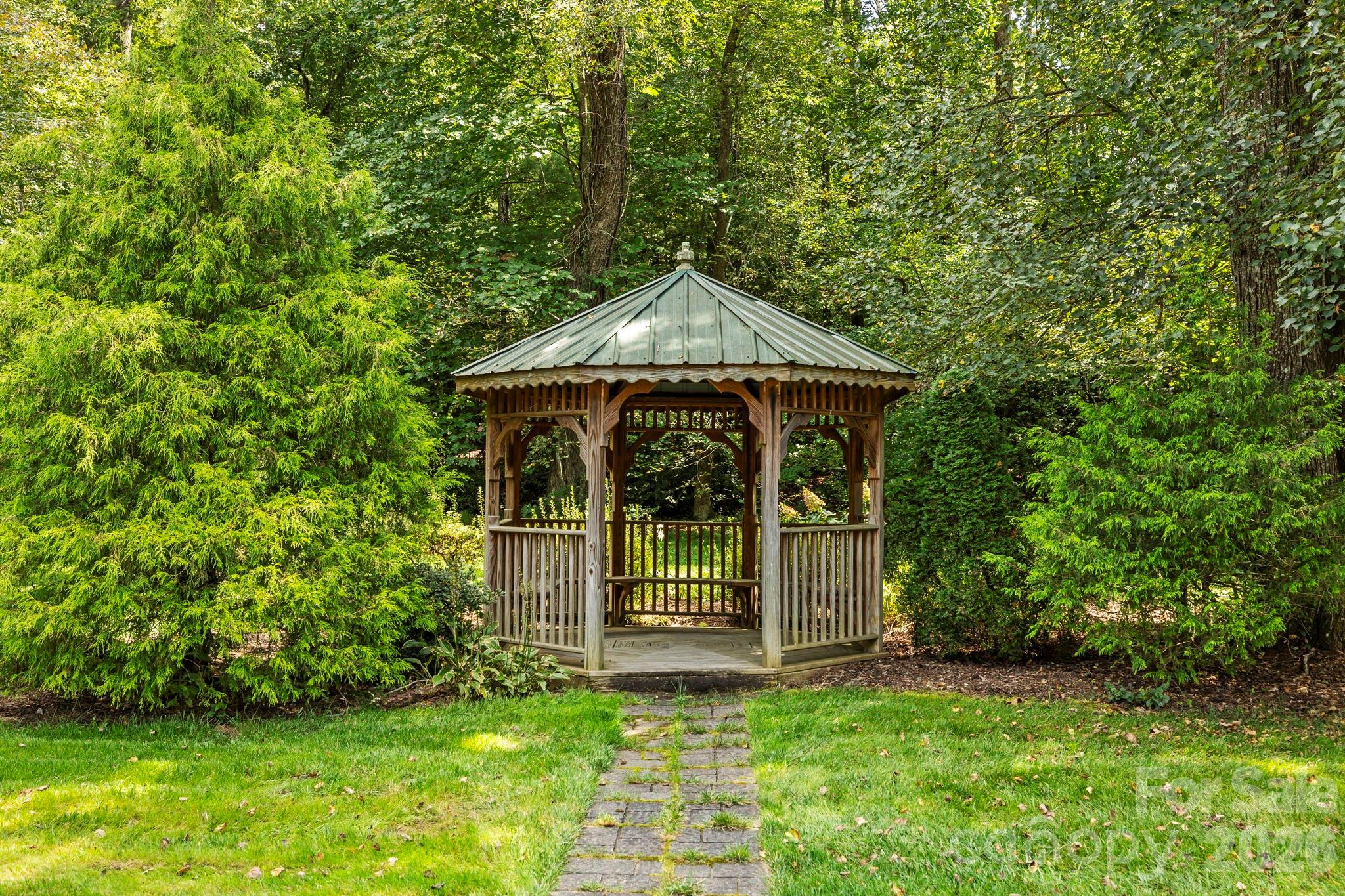 241 Fairway View Drive — Etowah