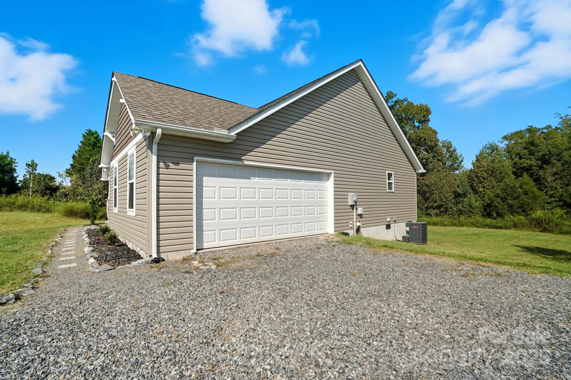 345 Knox Farm Road — Statesville