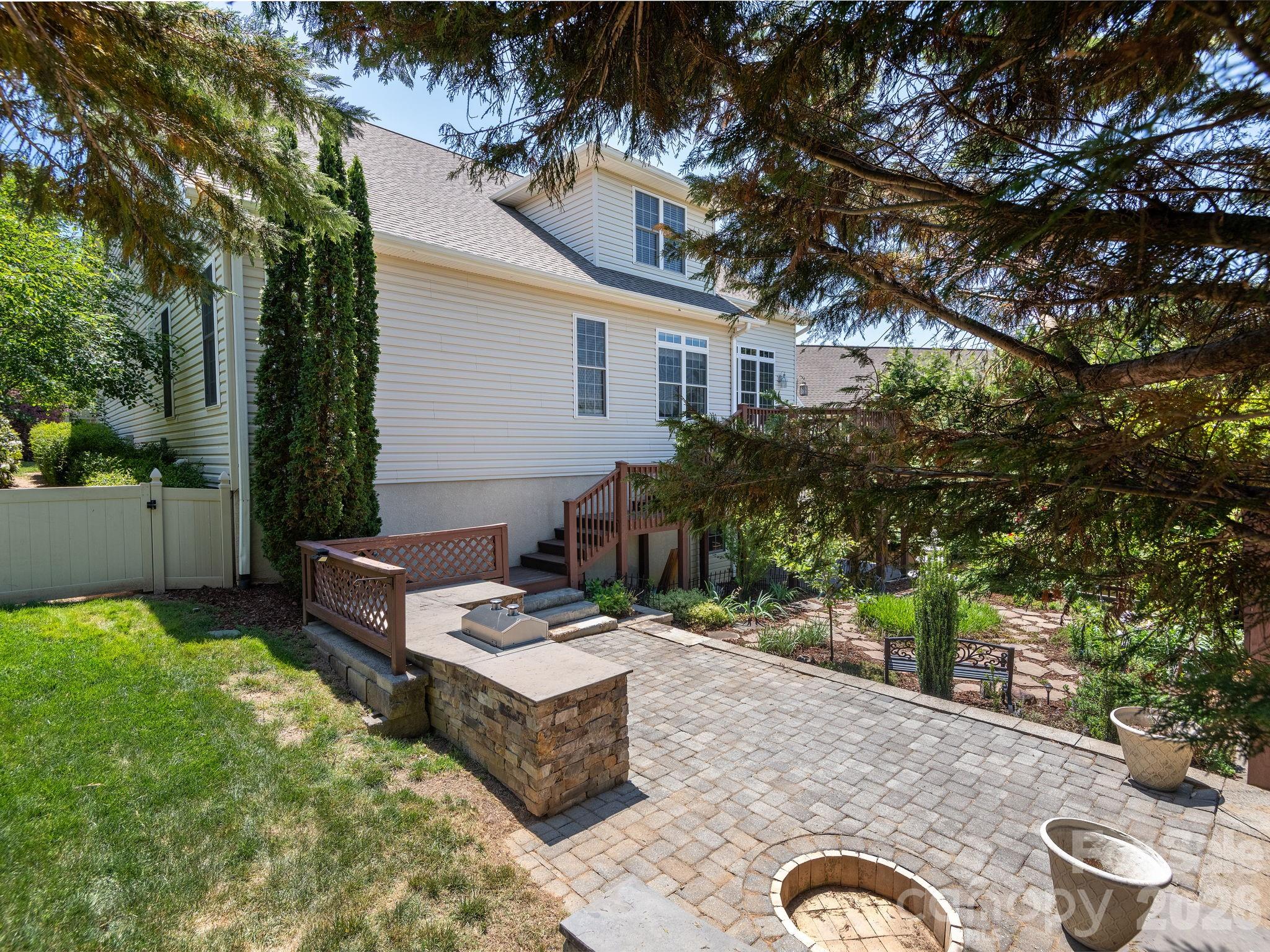95 Driftstone Circle — Arden