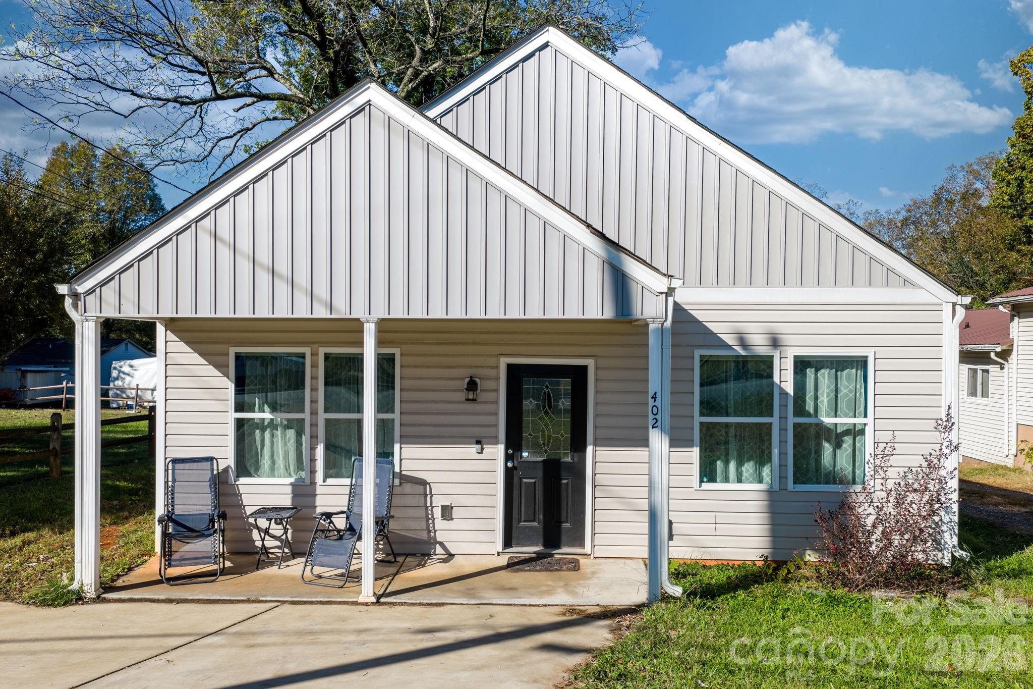 402 2nd Street SW — Hickory