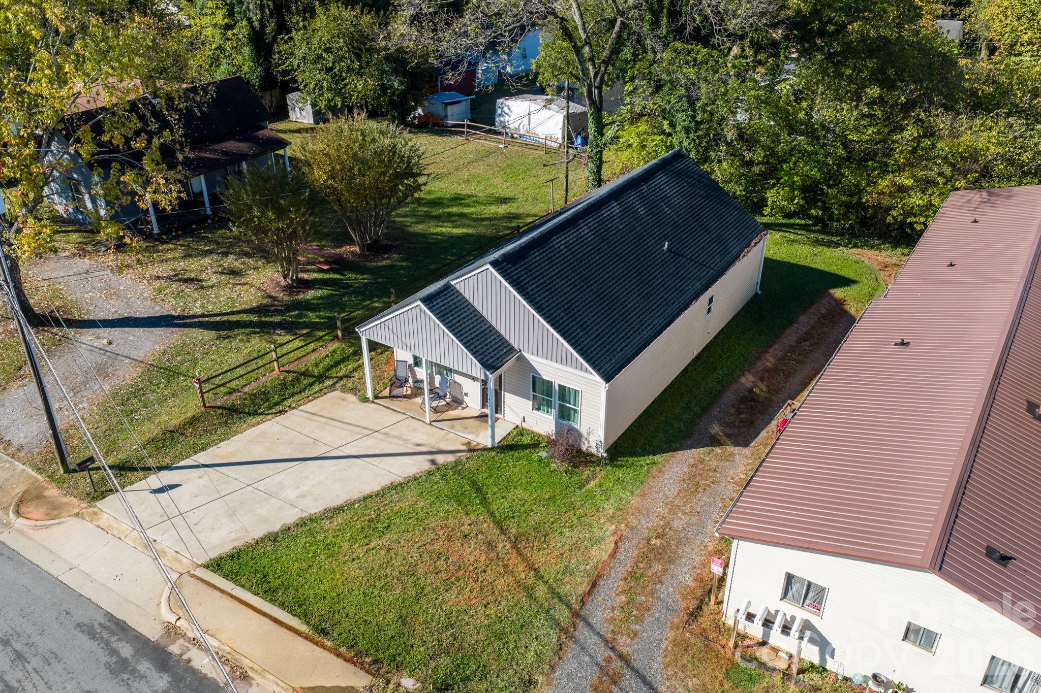 402 2nd Street SW — Hickory