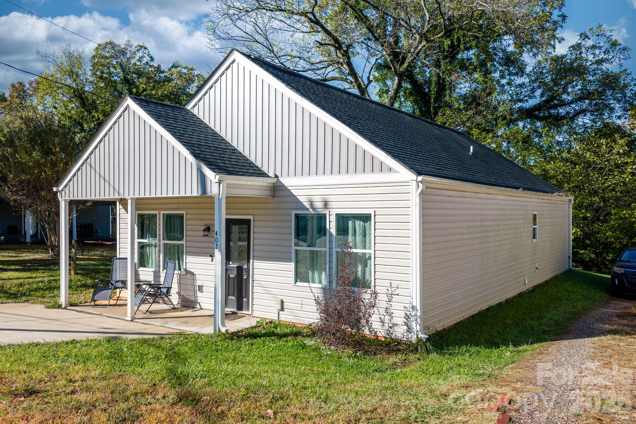 402 2nd Street SW — Hickory