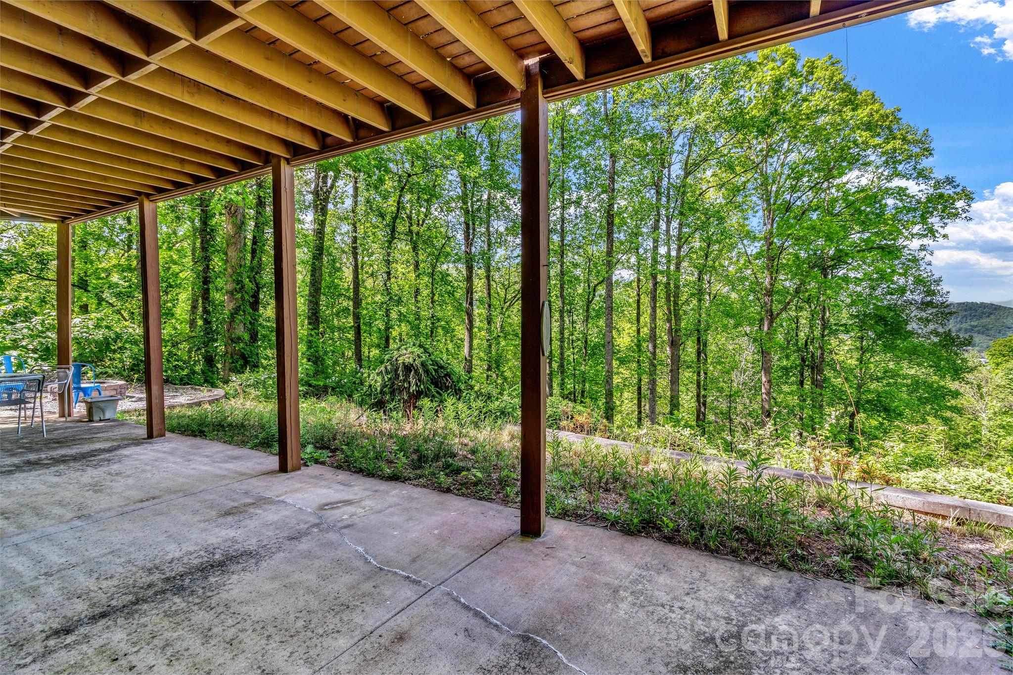 125 Winding Ridge Road — Fairview