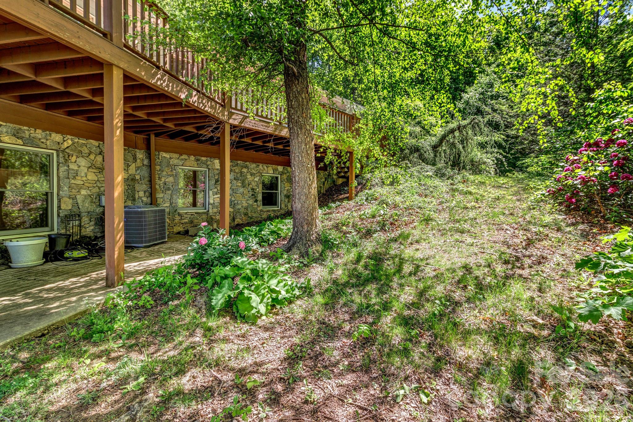 125 Winding Ridge Road — Fairview