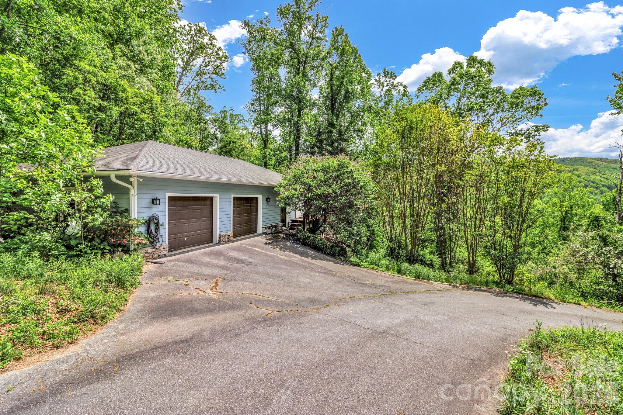125 Winding Ridge Road — Fairview