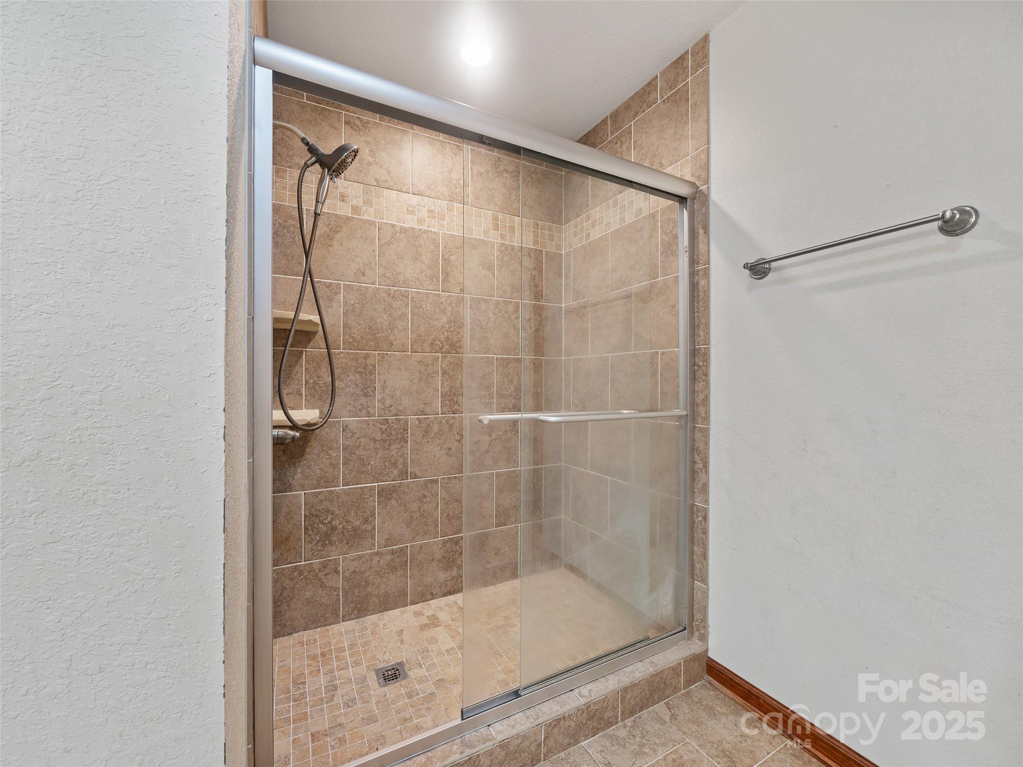 158 Dover Lane — Spruce Pine